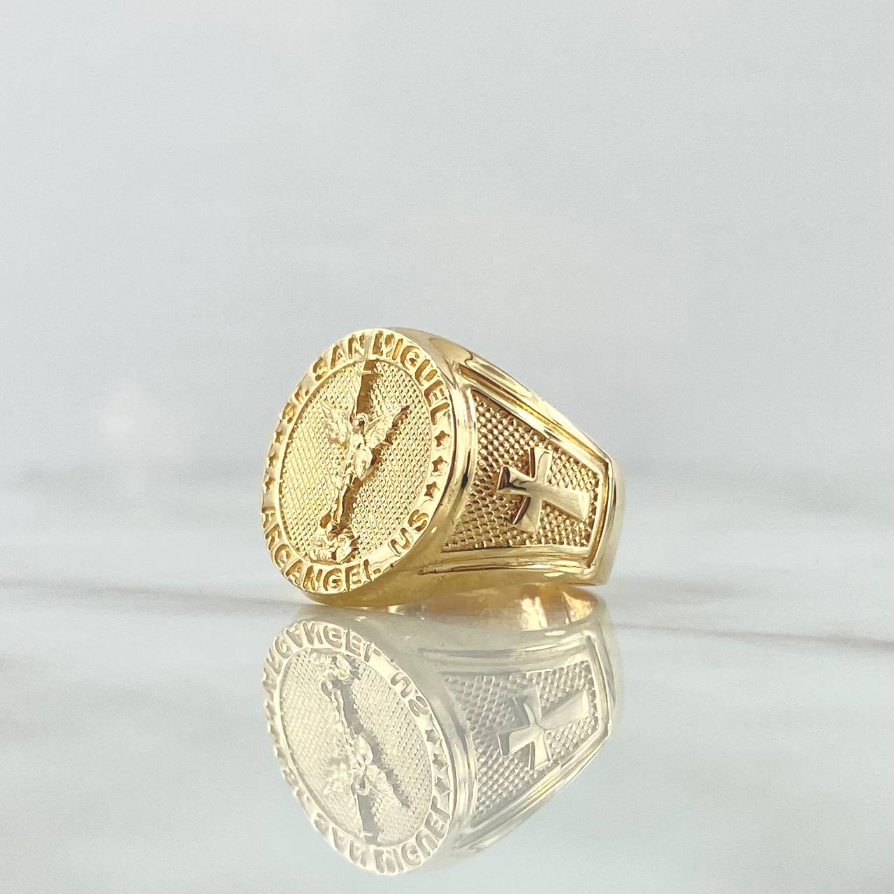 Anillo San Miguel Arcangel 8.35gr / T7 / Circulo Texturizado Oro Amarillo 18K *