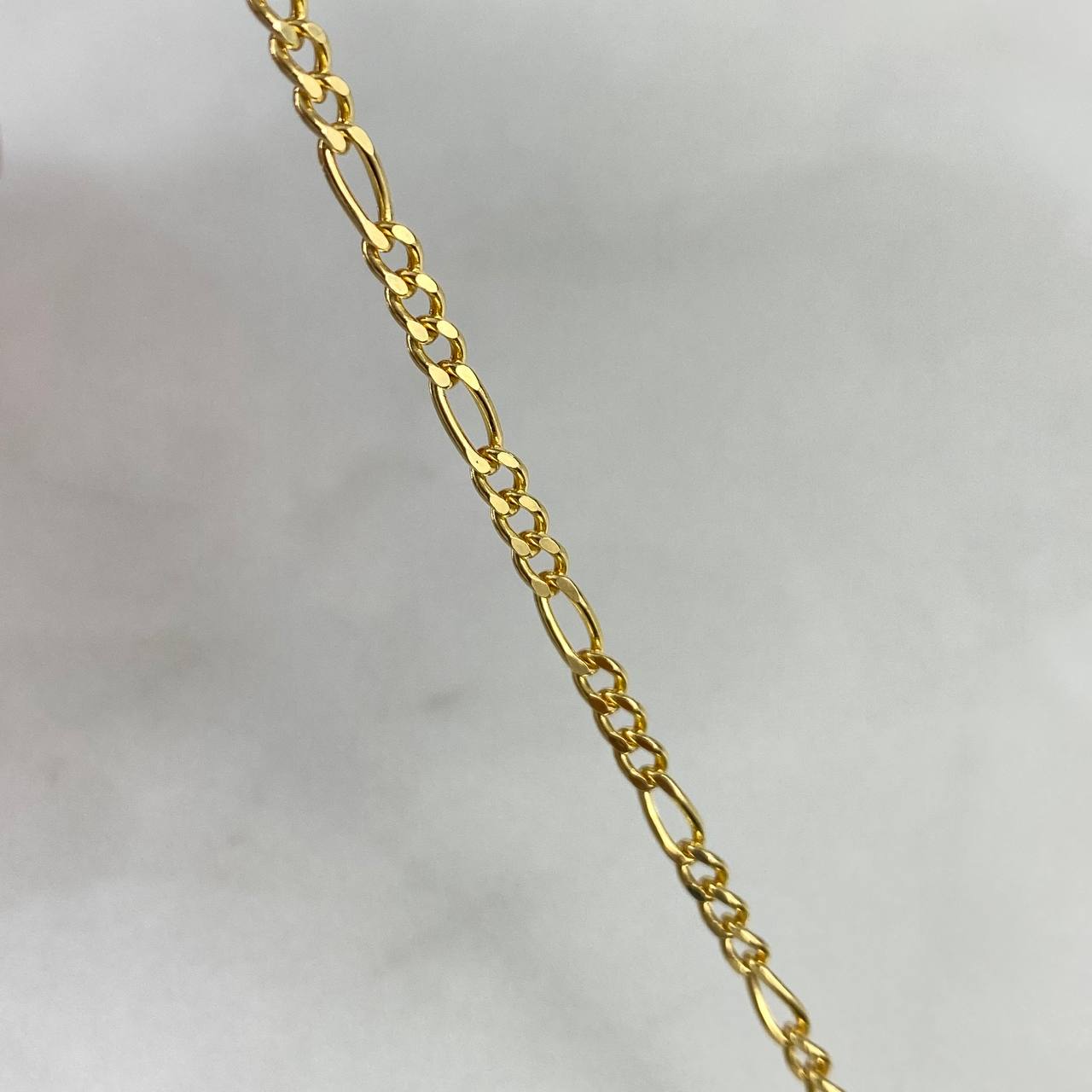 Pulso Figaro 2.4gr / 19.5cm / 3mm Oro Amarillo +1