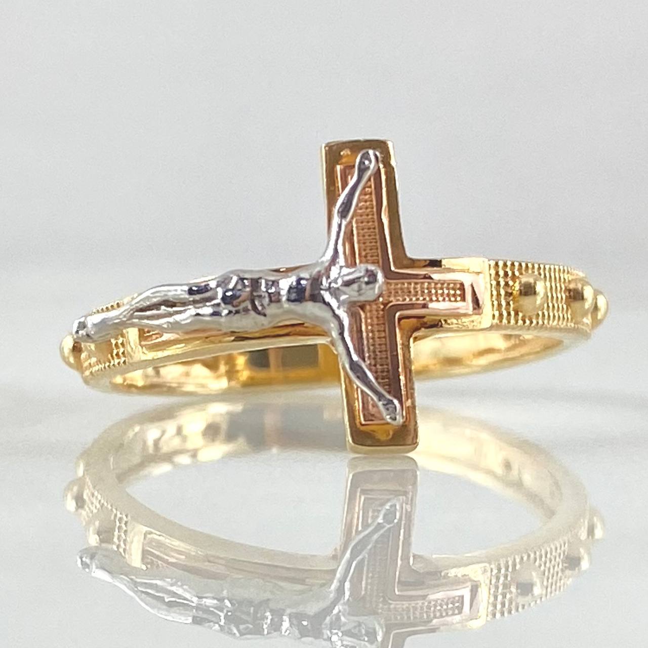 Anillo Crúz Cristo Punteado 3.4gr / T8 3/4 / Tres Oros 18K