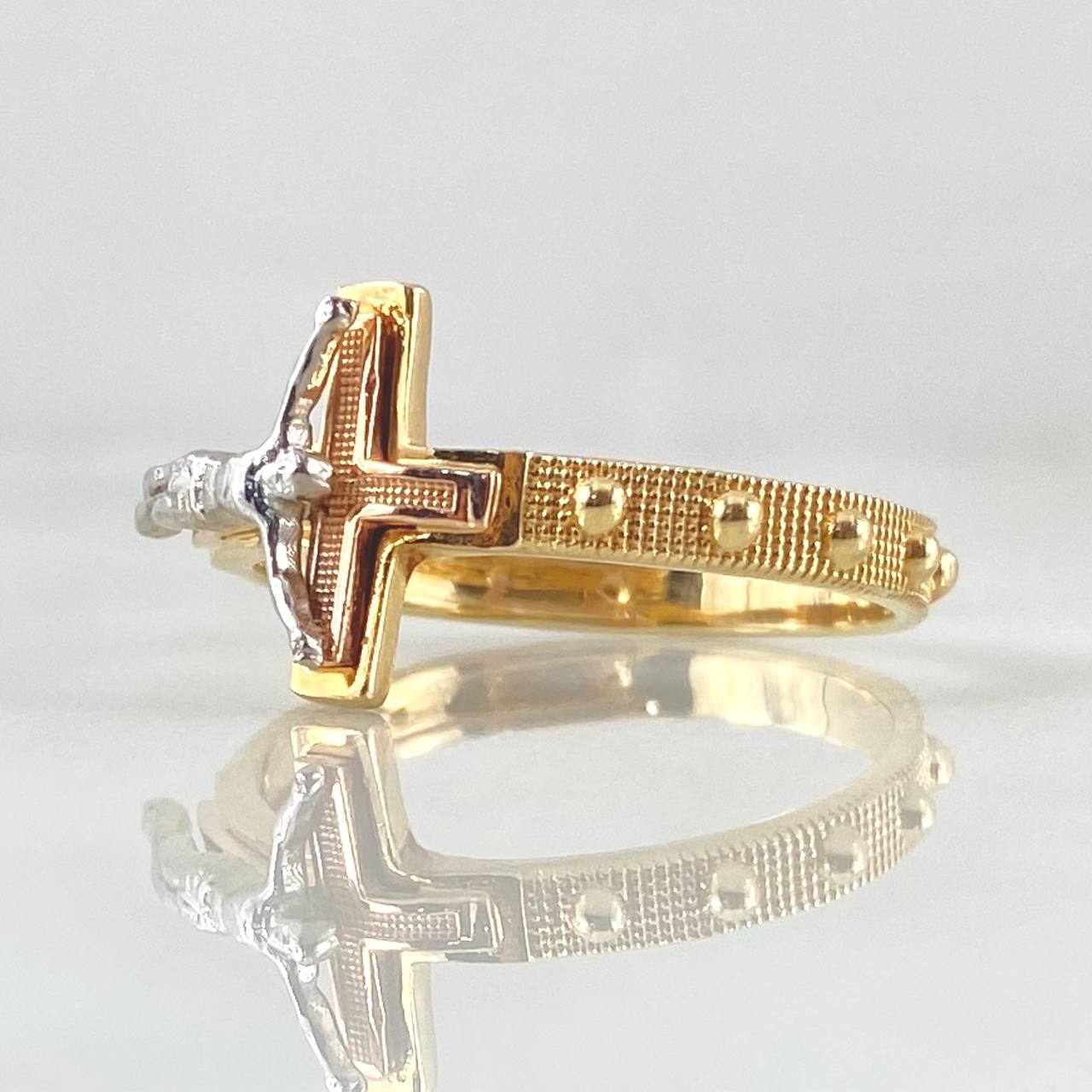 Anillo Cruz Cristo Punteado 3.4gr / T7 1/2 / Oro 18K