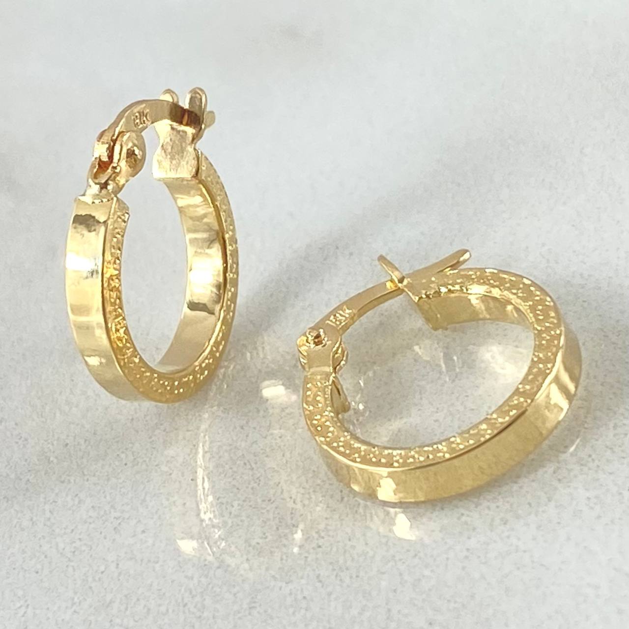 Candongas Tribal 0.95gr / 1.2cm / Oro 18K ©