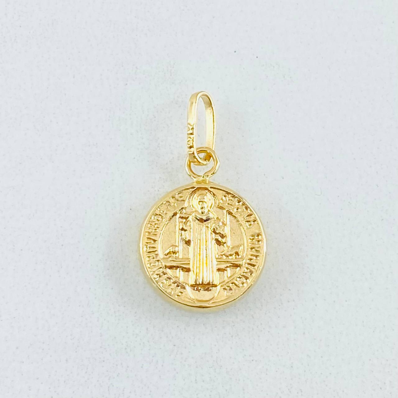 Dije San Benito 0.55gr / 1.8cm / Oro Amarillo 18K ©