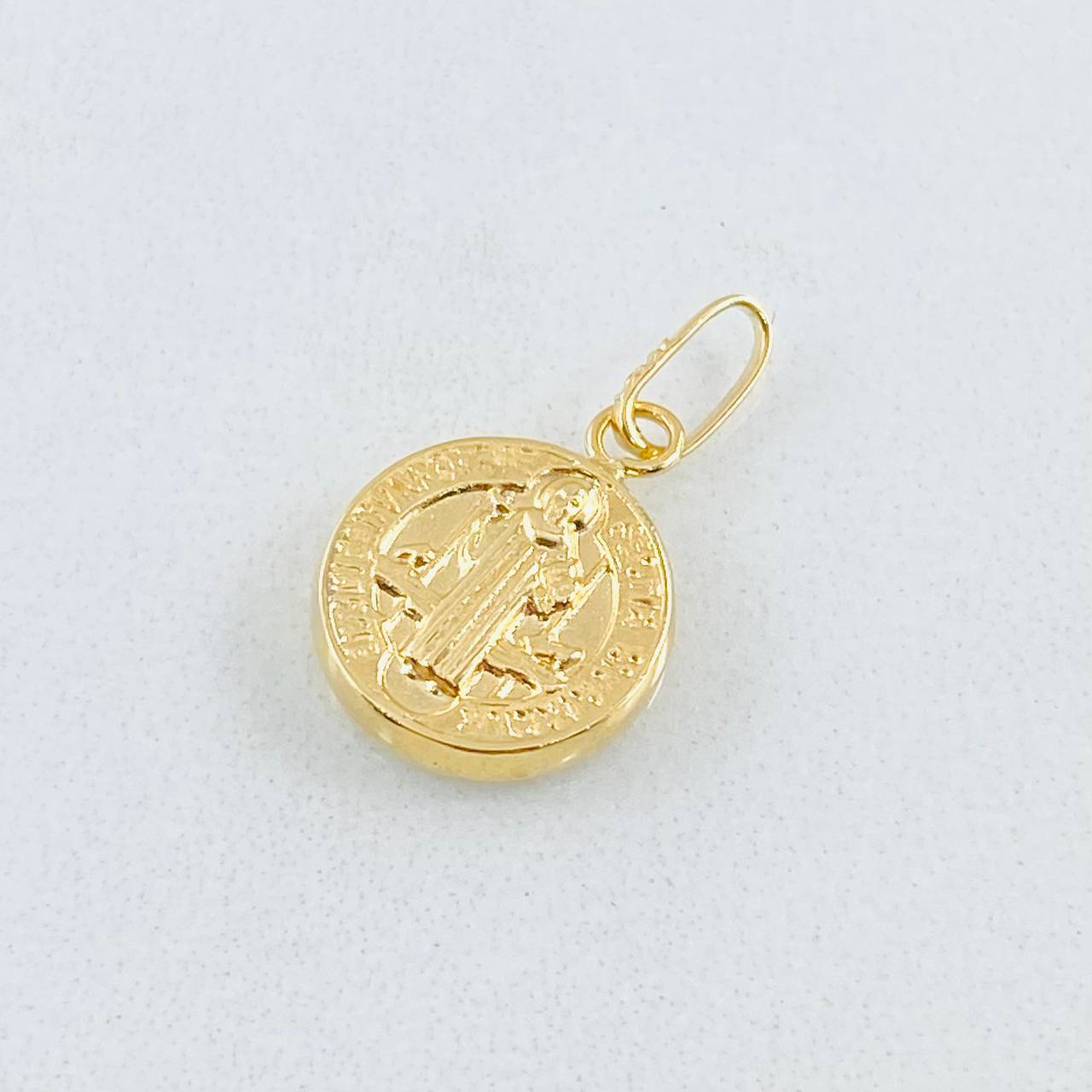 Dije San Benito 0.55gr / 1.8cm / Oro Amarillo 18K ©