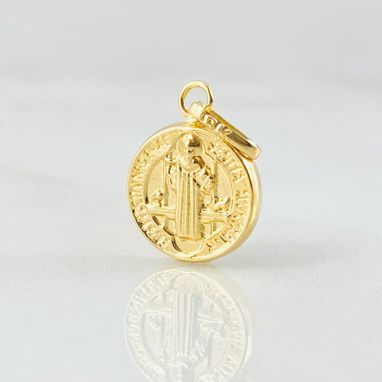Dije San Benito 0.55gr / 1.8cm / Oro Amarillo 18K ©