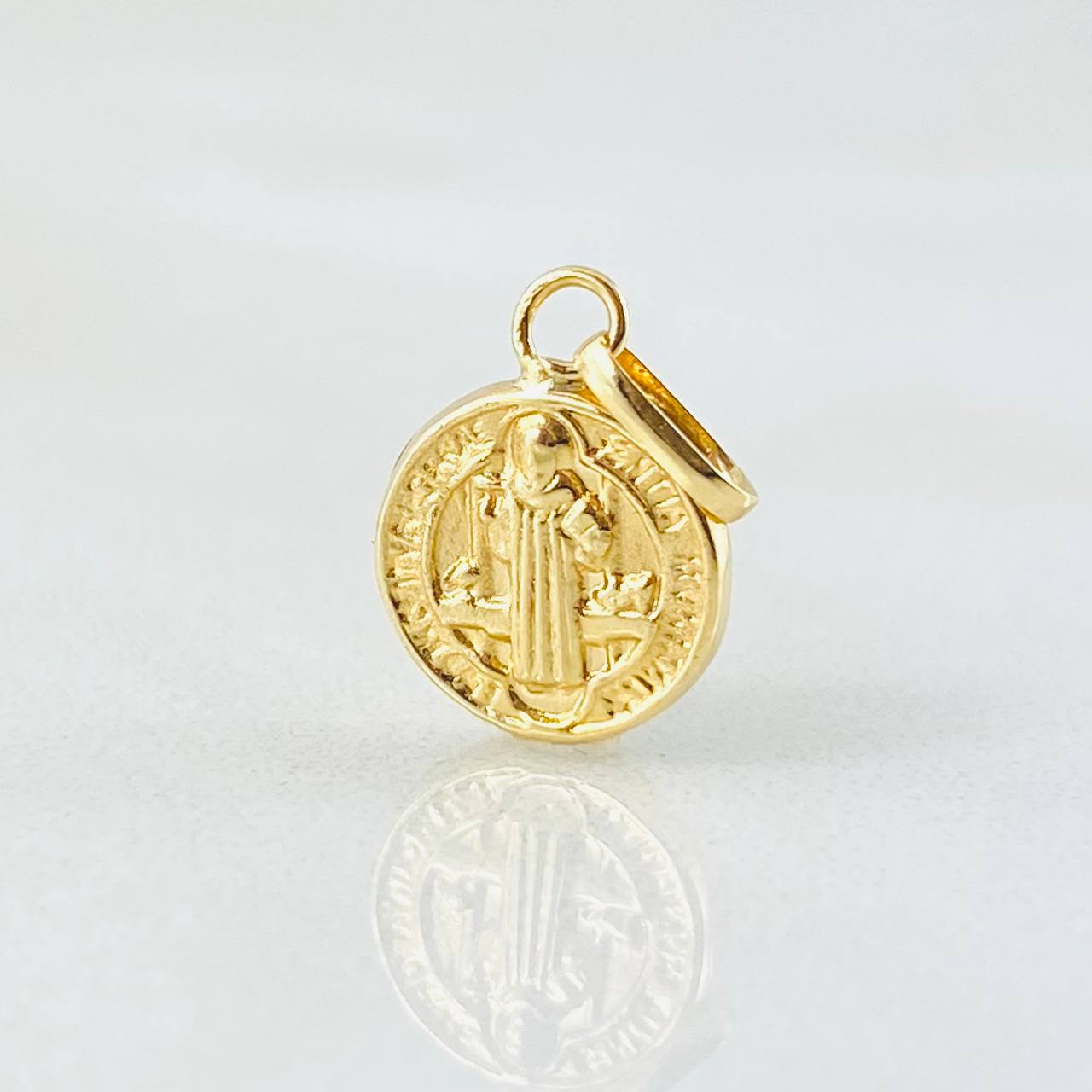 Dije San Benito 0.6 g / 1.7 cm Oro Amarillo 18K