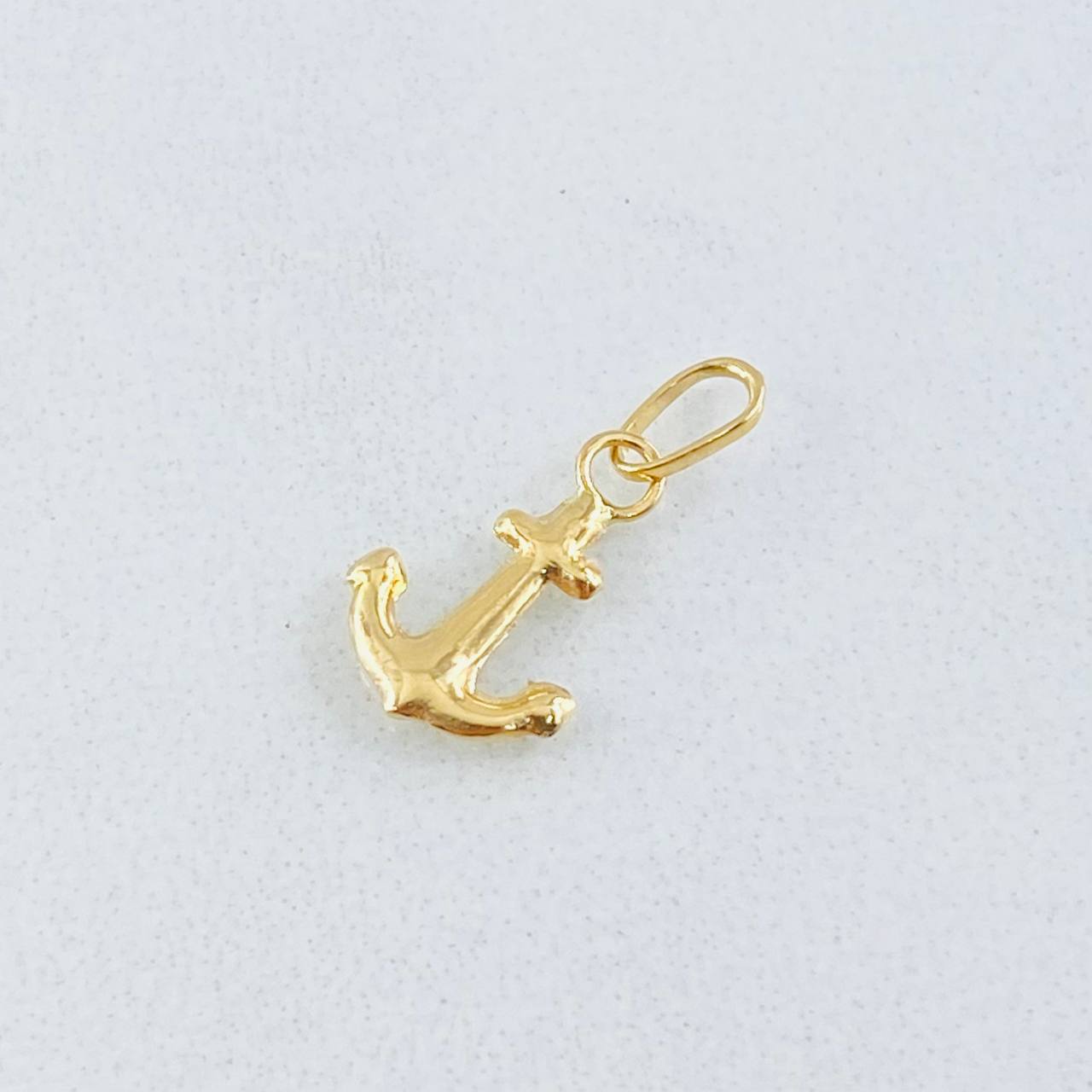 Dije Ancla 0.3gr / 1.4cm / Oro Amarillo 18K