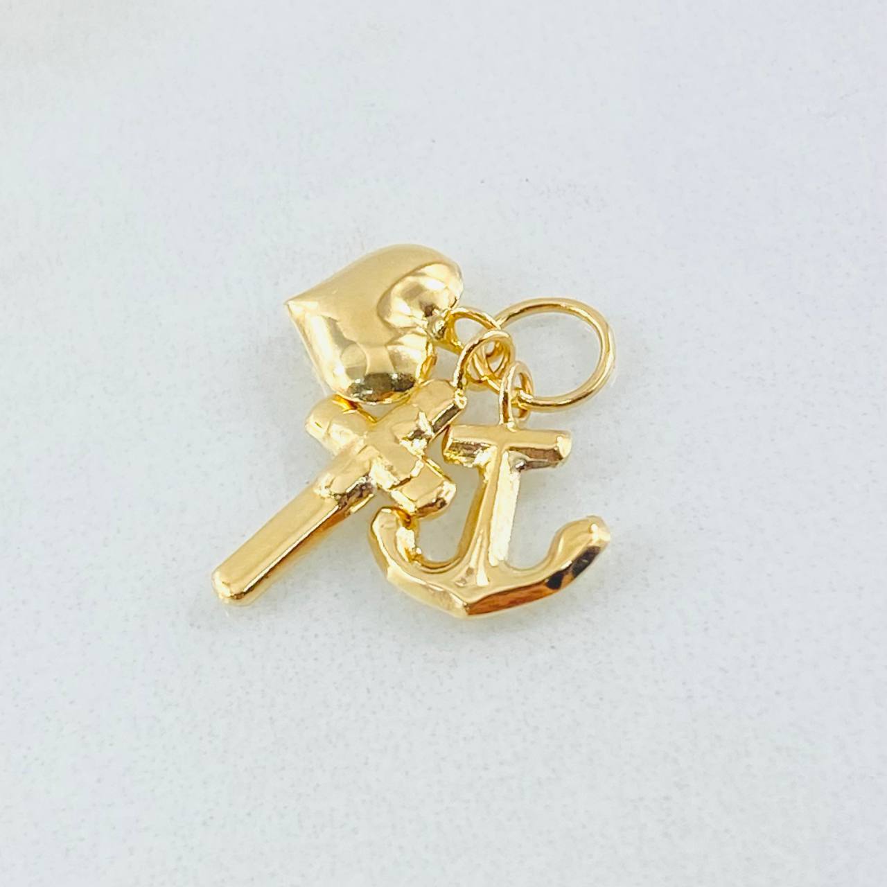 Dije Tres Gracias 0.85gr / 1.9cm / Oro Amarillo 18K *