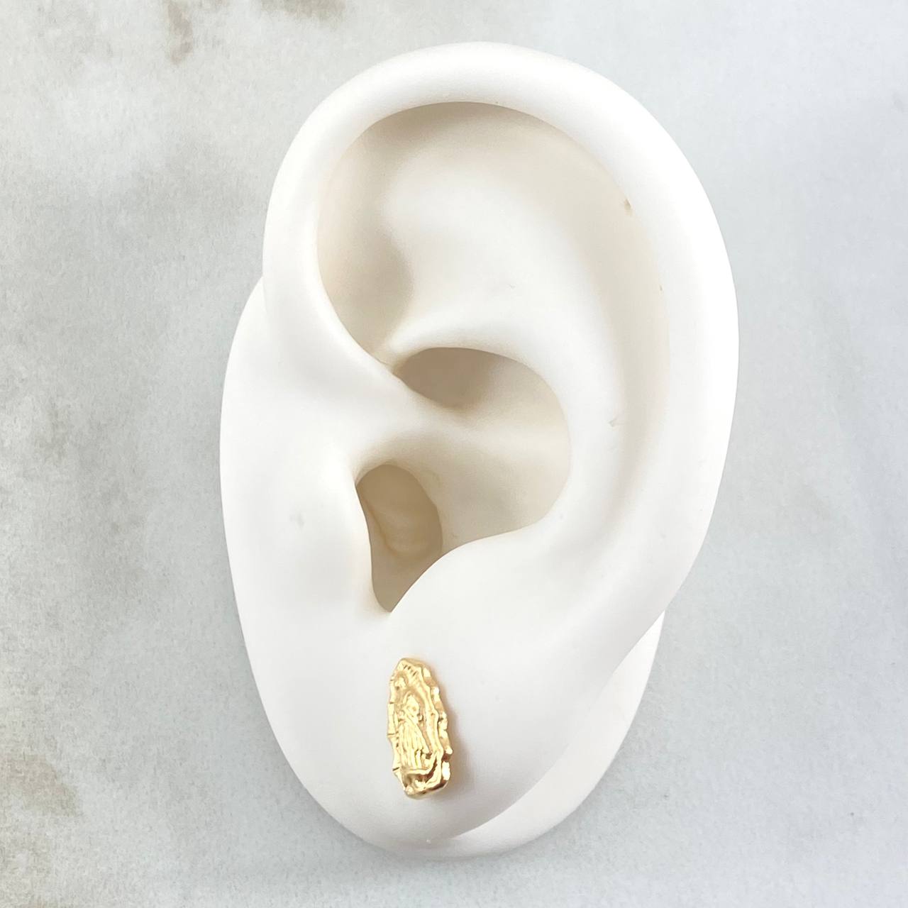 Topos Virgen Guadalupe Silueta 0.75gr / 10mm Mate Liso Oro Amarillo 18K *