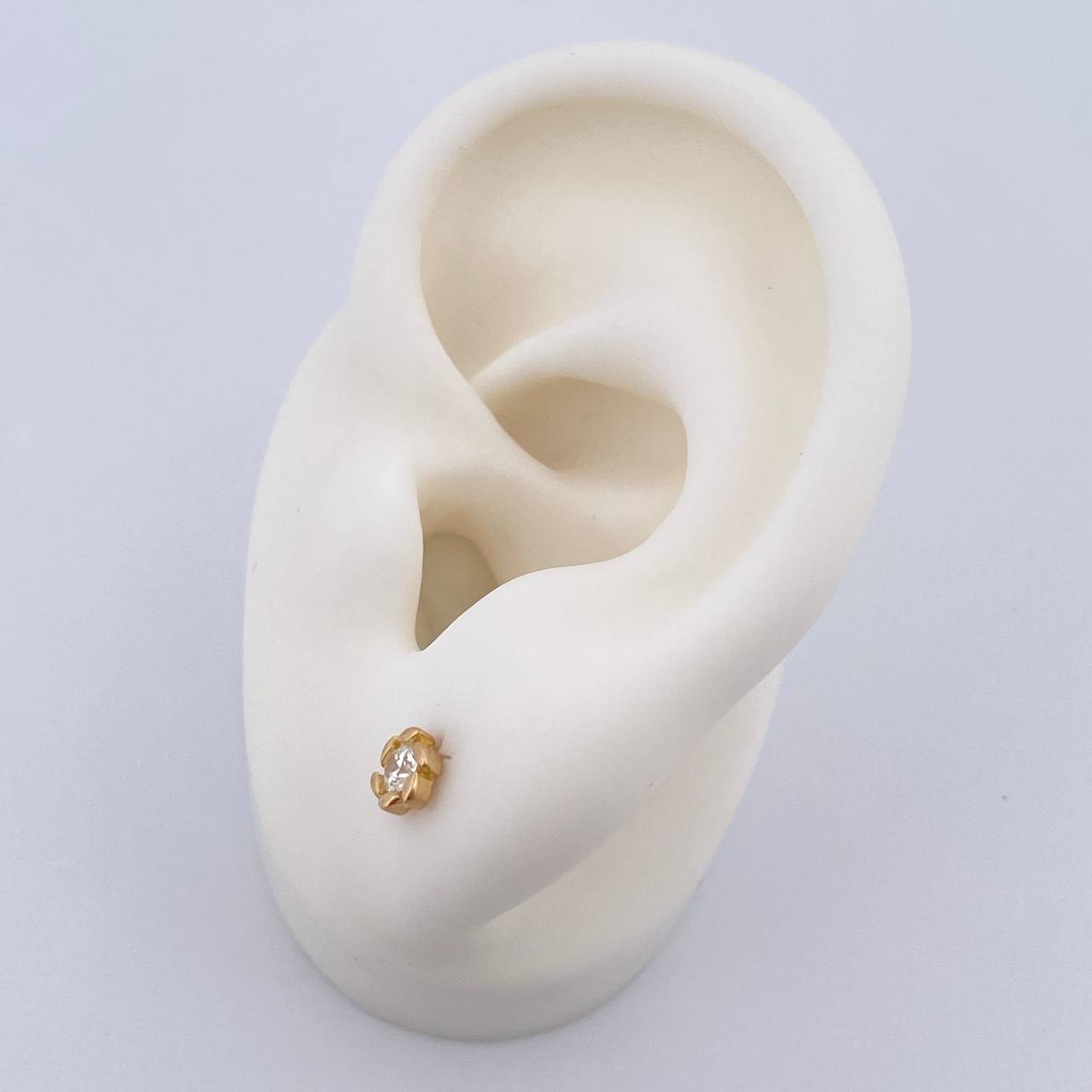 Topos Lirio 0.85gr / 4.85mm / Oro Amarillo 18K &