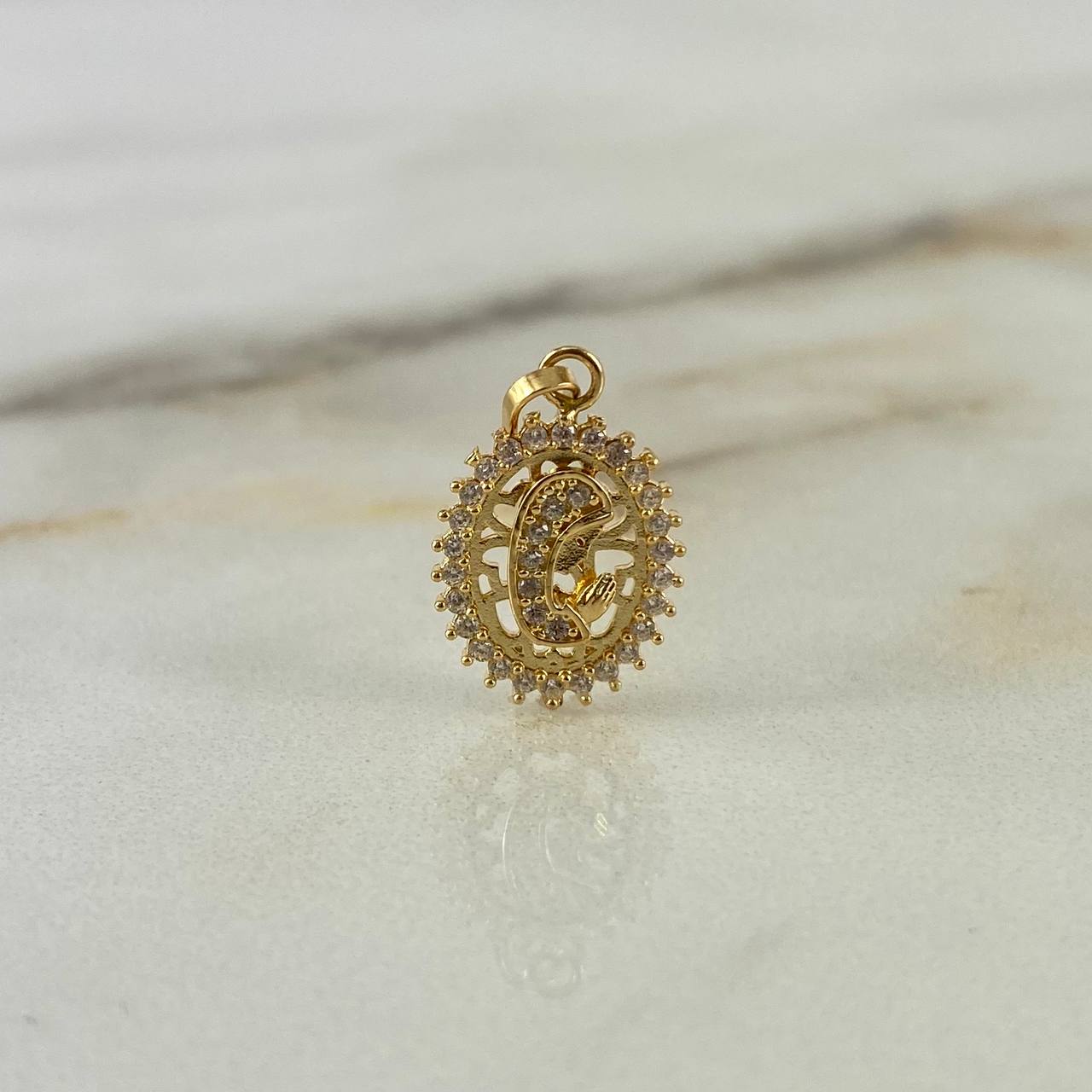 Dije Virgen María 1.35gr / 2.4cm / Circones Blancos Oro Amarillo