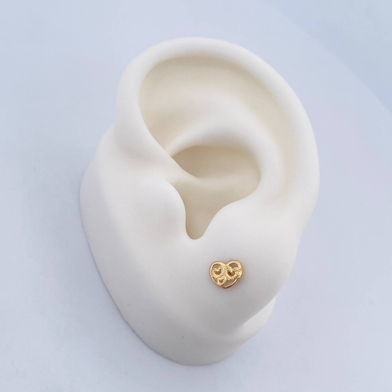 Topos Silueta Corazones 0.65gr / 6.1mm / Oro Amarillo 18K &
