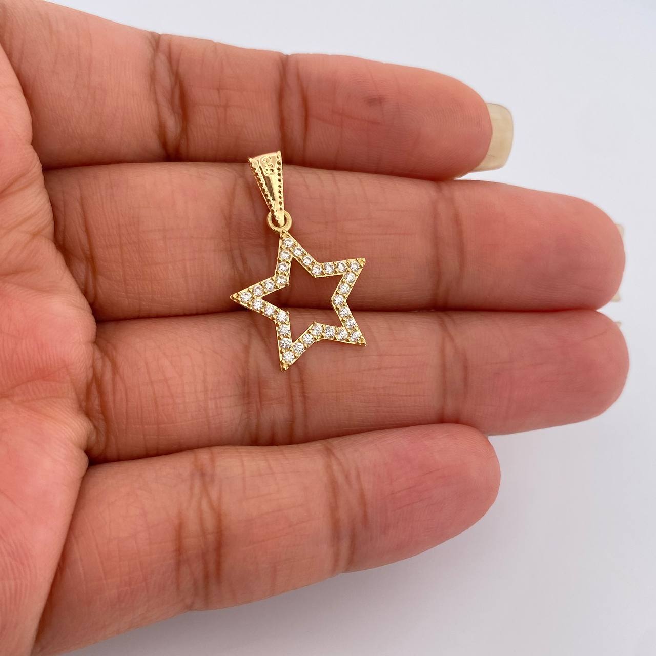 Dije Silueta Estrella 0.95gr / 2.4cm / Oro Amarillo 18K %