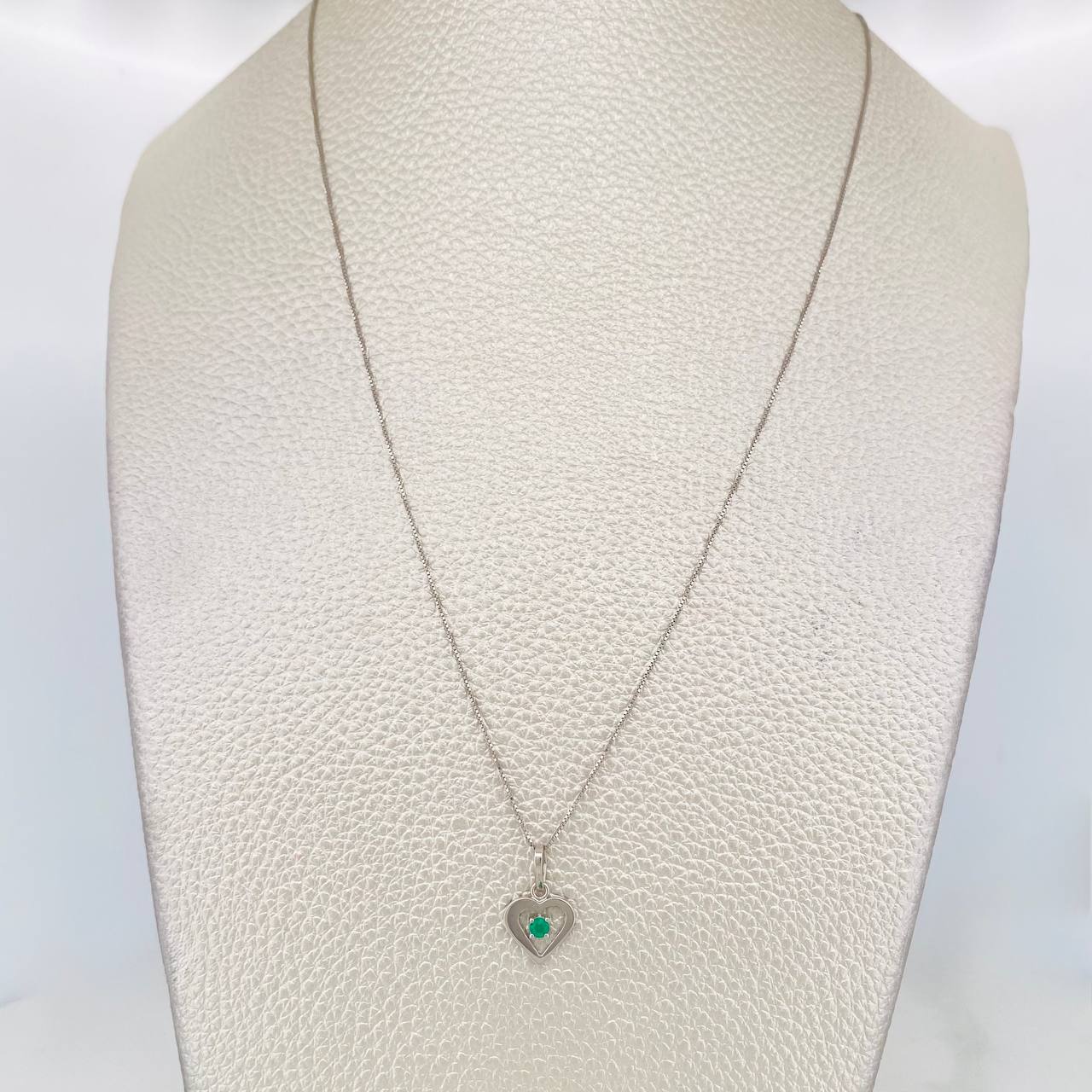 Set Cadena Veneciana + Dije Corazon Esmeralda 6pts / 1.5g / 45cm Oro Blanco 18K