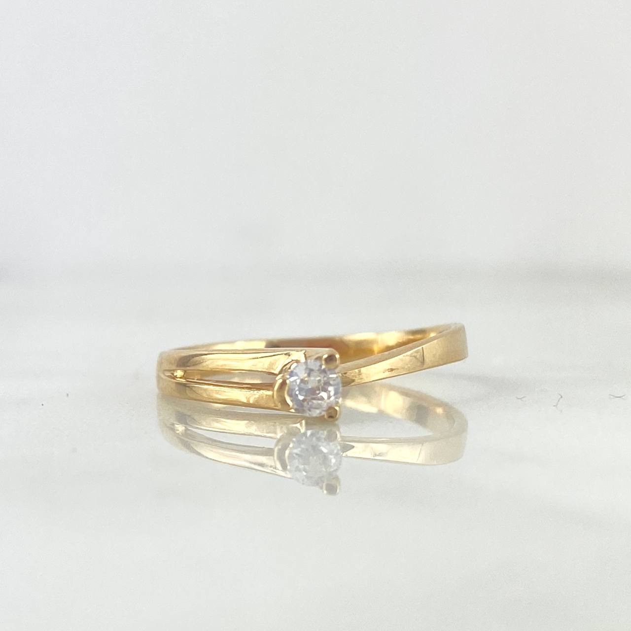 Anillo Solitario Garra 1.8gr / T6 1/4 / Circon Blanco Oro Amarillo