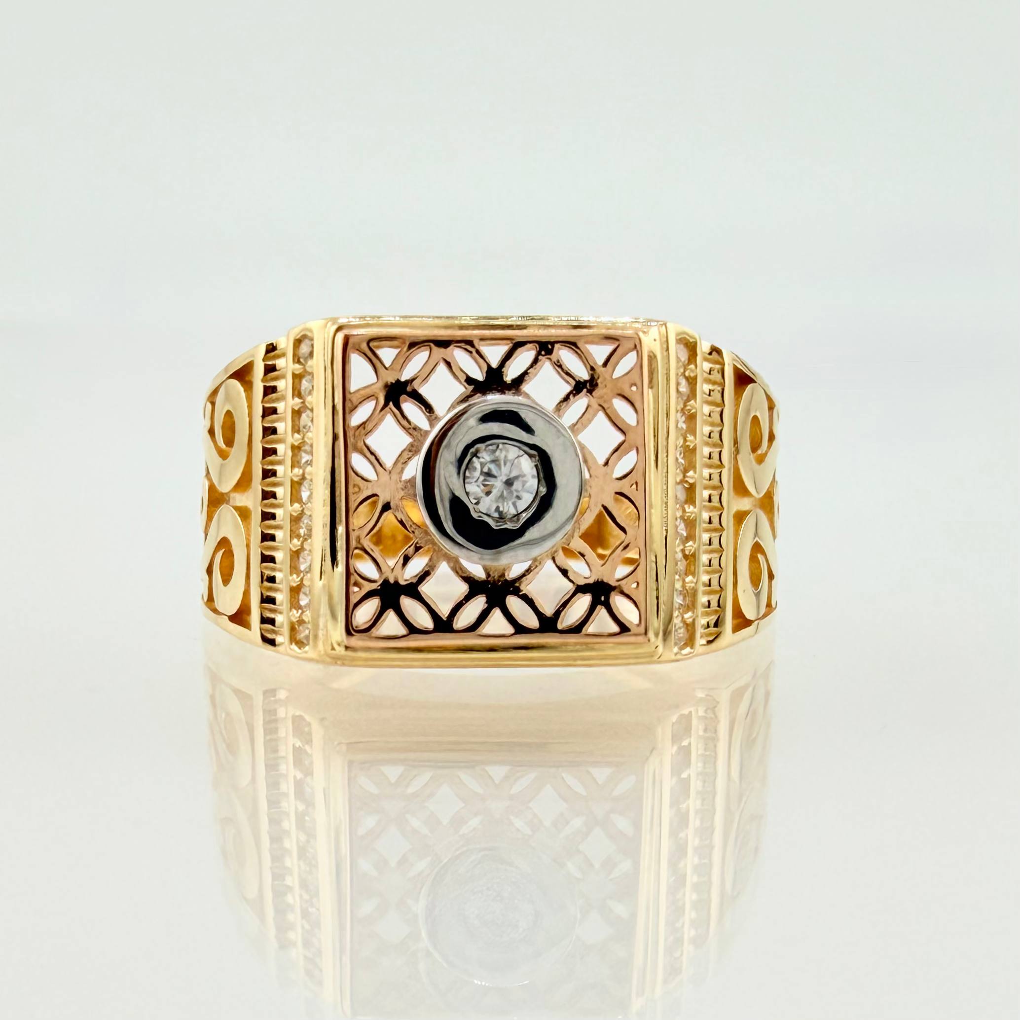 Anillo Sello Incrustado Detallado 5.85gr / T9 3/4 / Tres Oros 18K