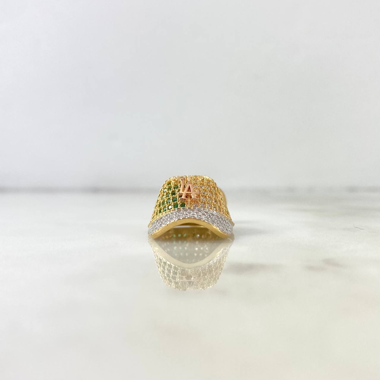 Dije Gorra LA 8.8gr / 3.8cm / Circones Verdes Blancos Dos Oros Amarillo Blanco ©