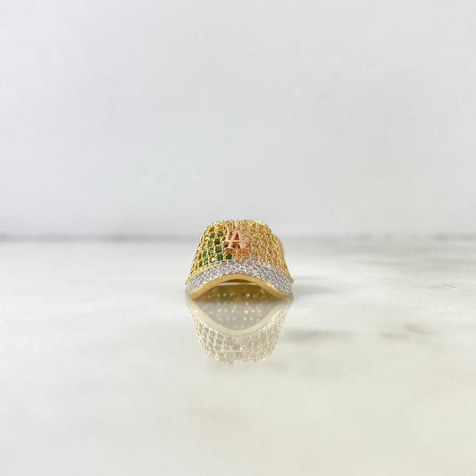 Dije Gorra LA 8.8gr / 3.8cm / Circones Verdes Blancos Dos Oros Amarillo Blanco ©