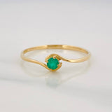 Anillo Solitario Esmeralda 0.9pts 1g / T7 1/2 Oro Amarillo 18K