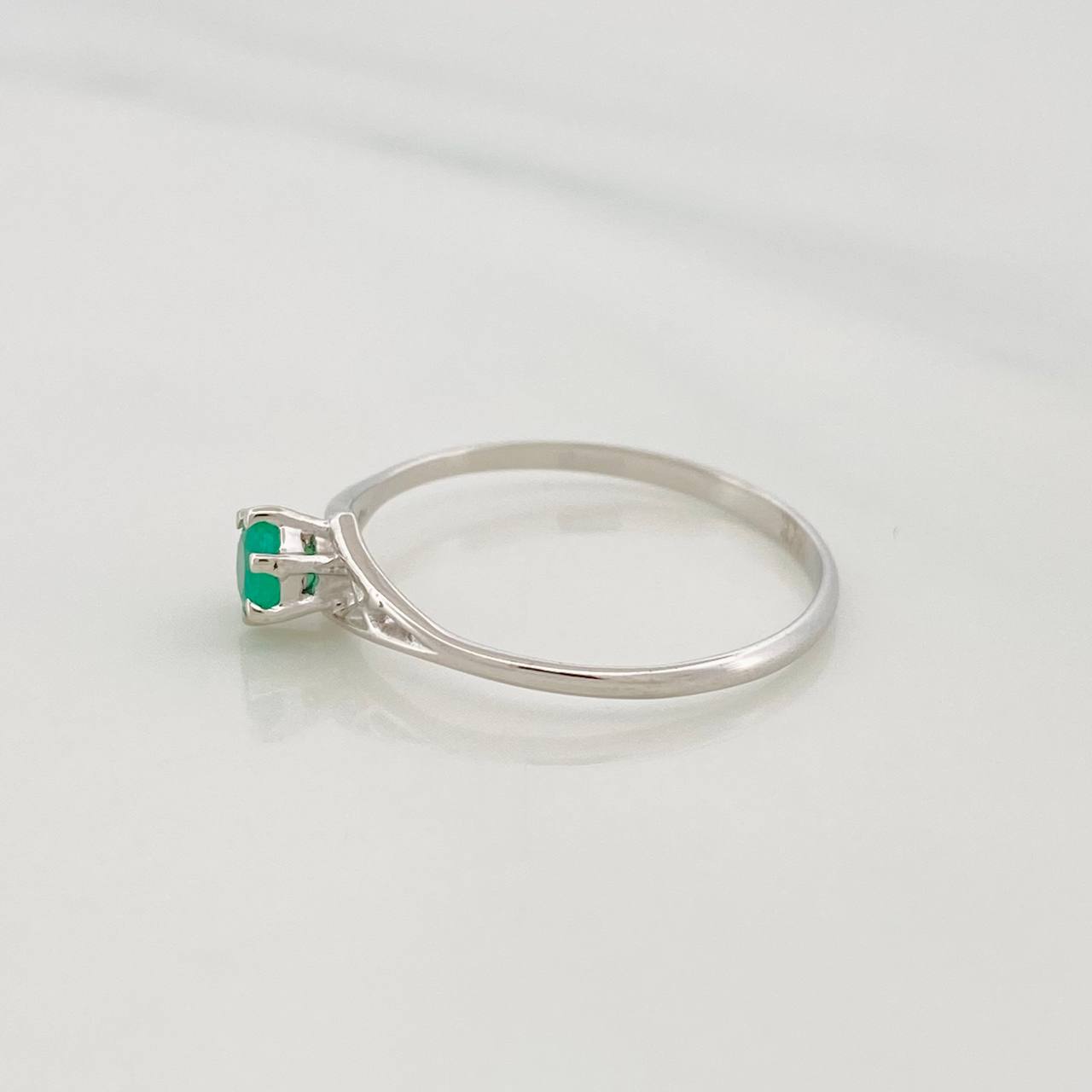 Anillo Solitario Esmeralda 0.21pts 1.2g / T7 Oro Blanco 18K
