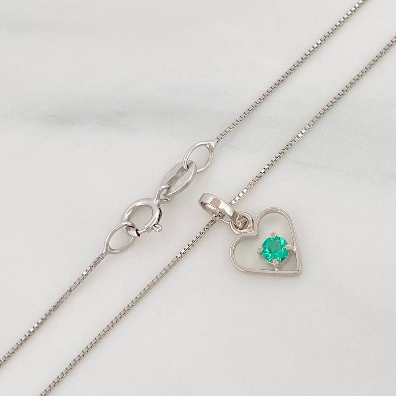 Set Cadena Veneciana + Dije Corazon Esmeralda 0.7pts / 1.35g / 45cm Oro Blanco 18K