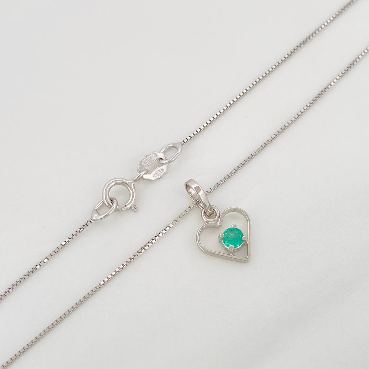 Set Cadena Veneciana + Dije Corazon Esmeralda 0.7pts / 1.65g / 45cm Oro Blanco 18K
