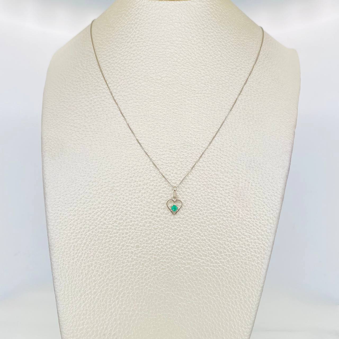 Set Cadena Veneciana + Dije Corazon Esmeralda 0.7pts / 1.35g / 45cm Oro Blanco 18K