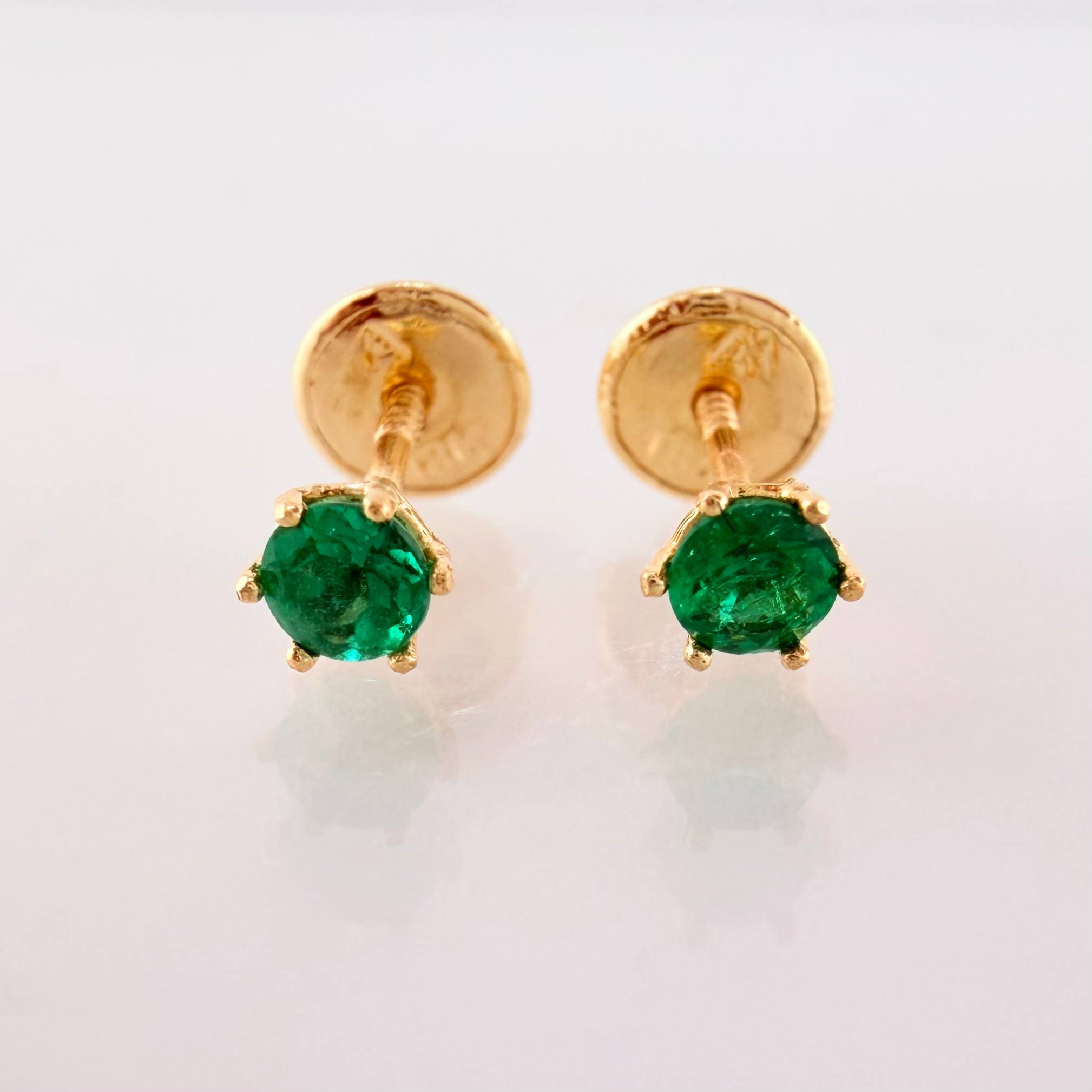 Topos Seis Garras Esmeraldas 22pts 0.6gr / 3mm Oro Amarillo 18K