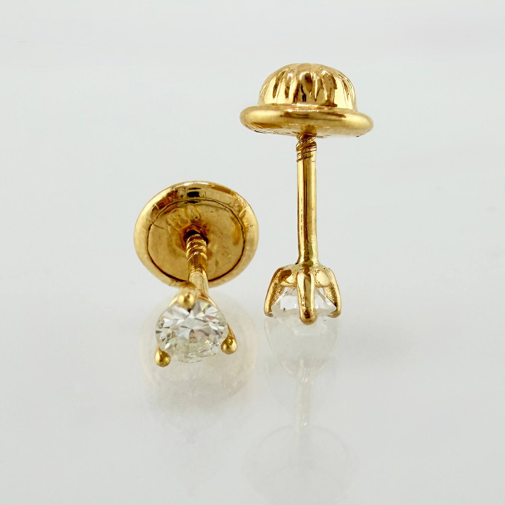 Topos Tres Garras Diamantes 16pts 0.5gr / 3mm Oro Amarillo 18K