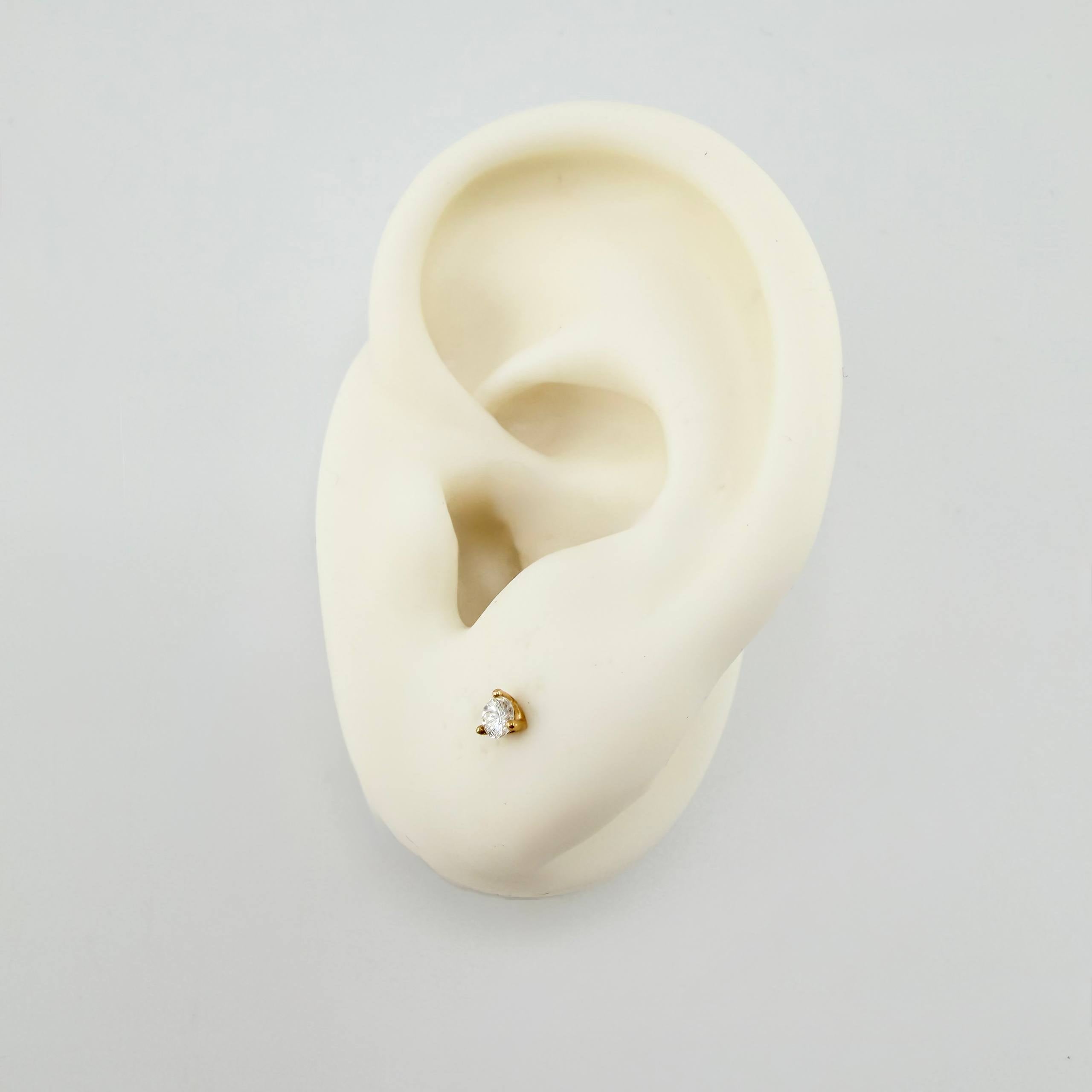 Topos Tres Garras Diamantes 16pts 0.5gr / 3mm Oro Amarillo 18K