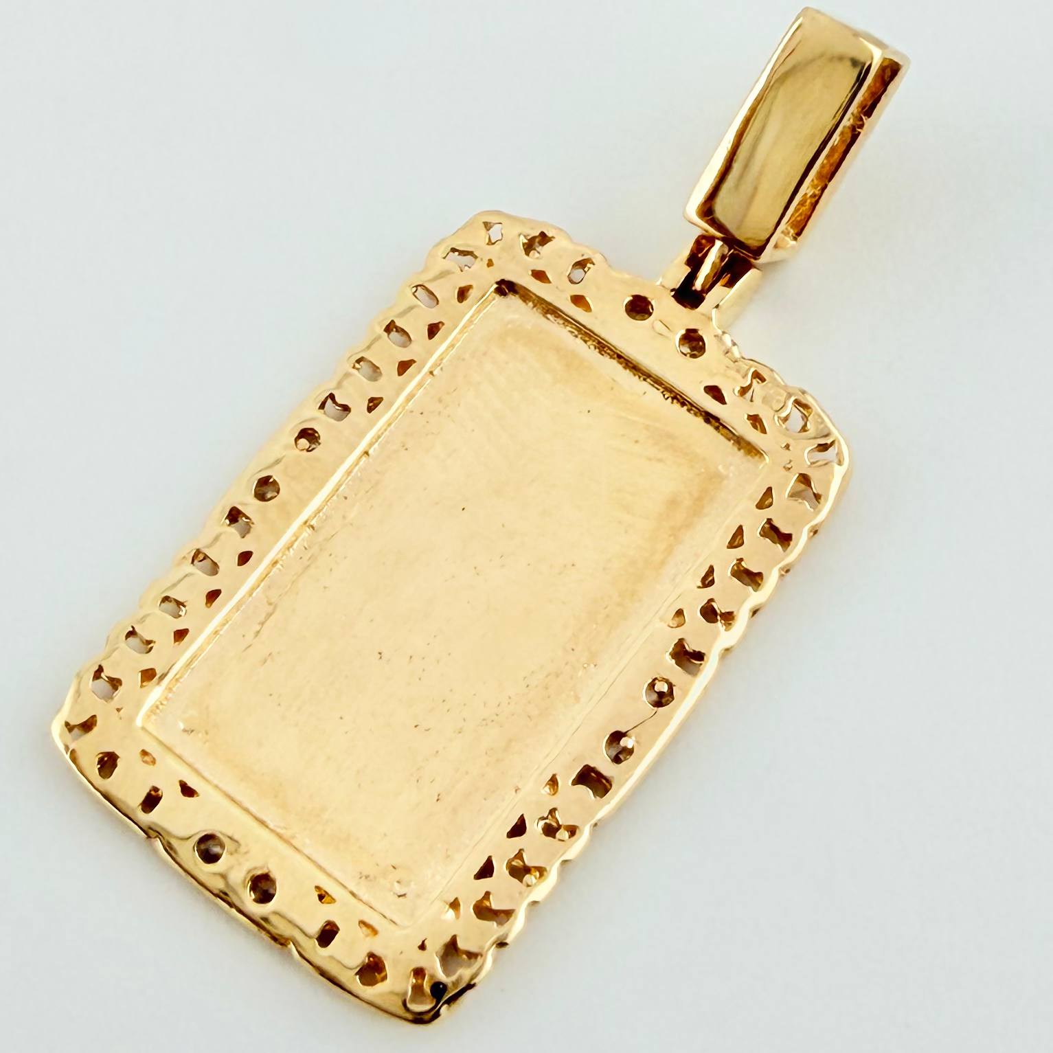 Dije Placa Bordeada 2.4gr / 2.7cm / Oro Amarillo 18K