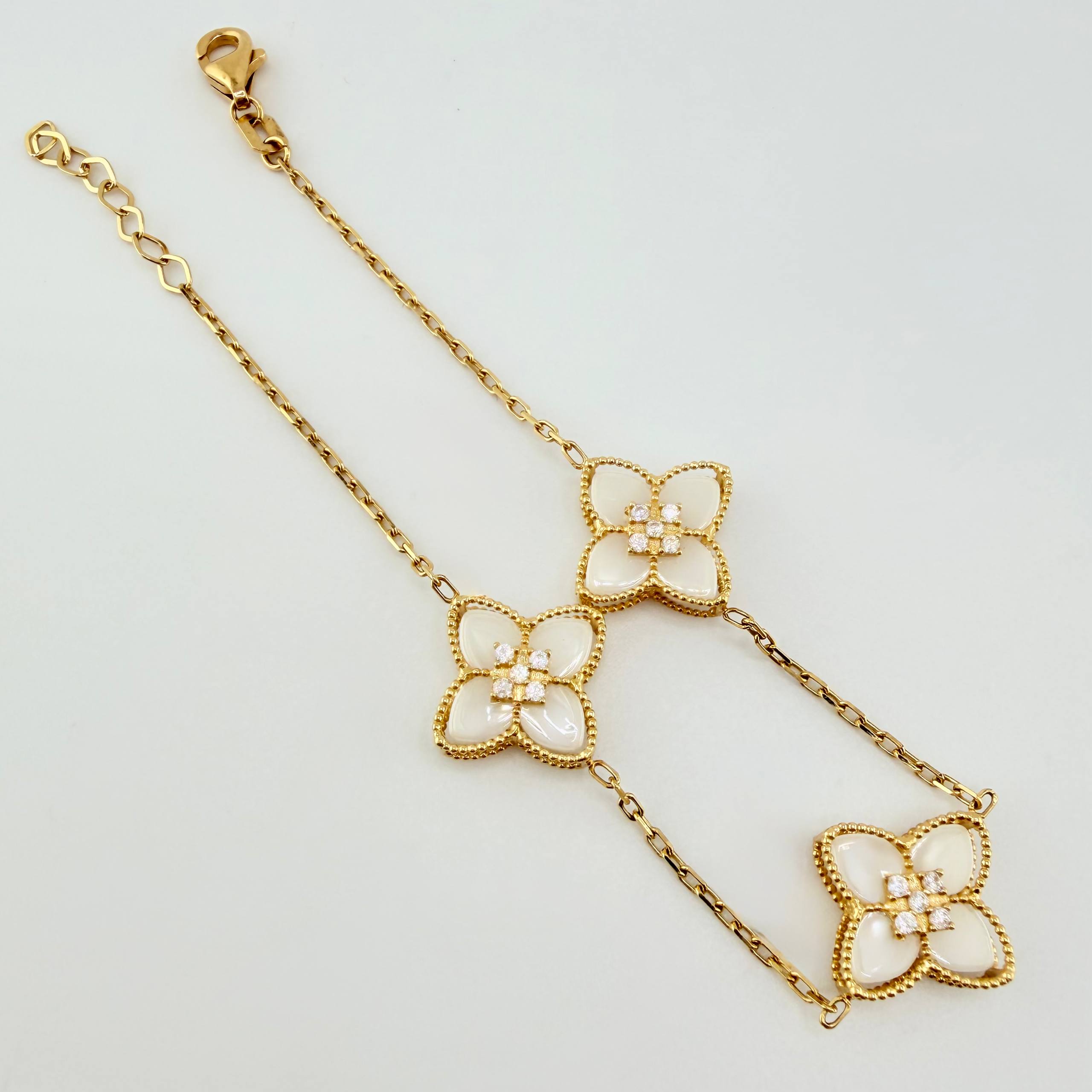 Pulso Aro Seguido Flor Real Nacar Blanco 5.95gr / 18cm-19cm / 14mm Oro Amarillo 18K