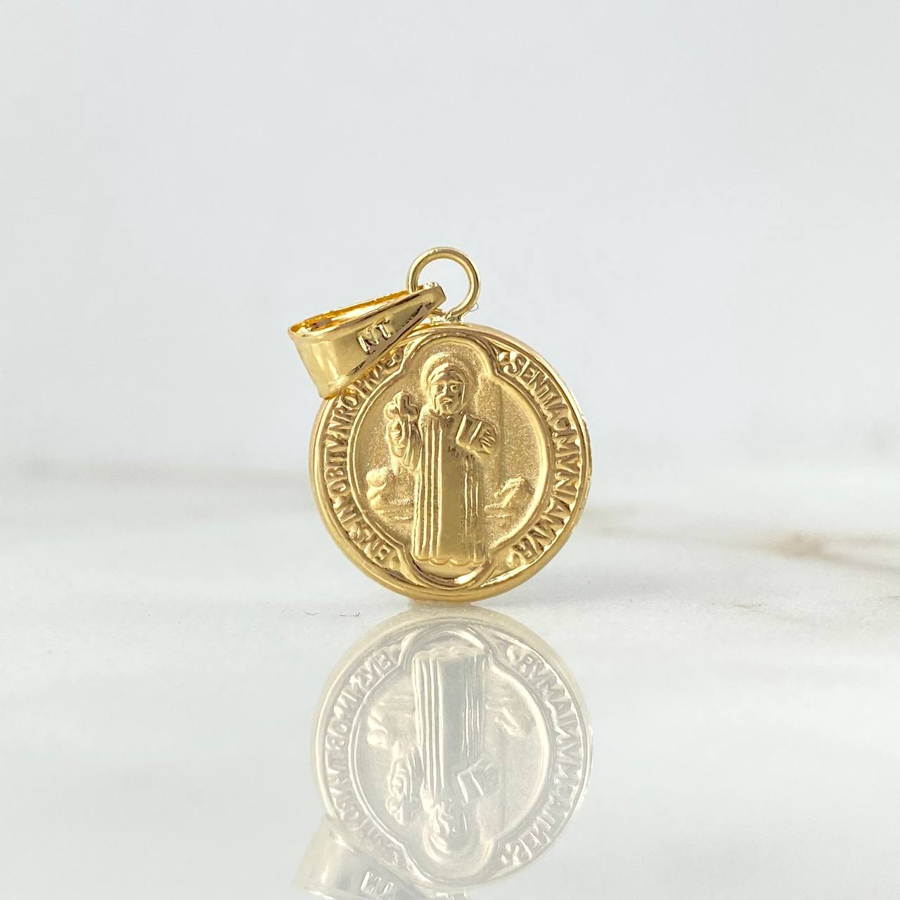 Dije San Benito 0.55gr / 1.6cm / Troquelado Oro Amarillo ©