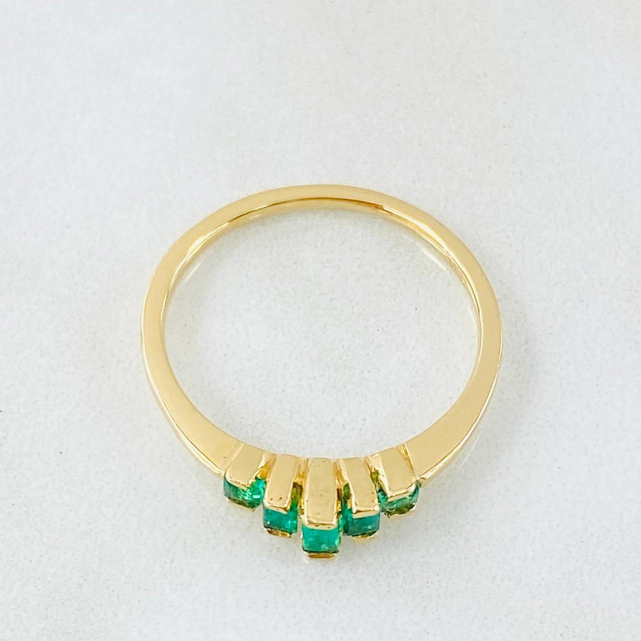 Anillo Escalera Helada 2.5gr / T7 1/2 / 24pts Esmeraldas Oro Amarillo (Joya) ©