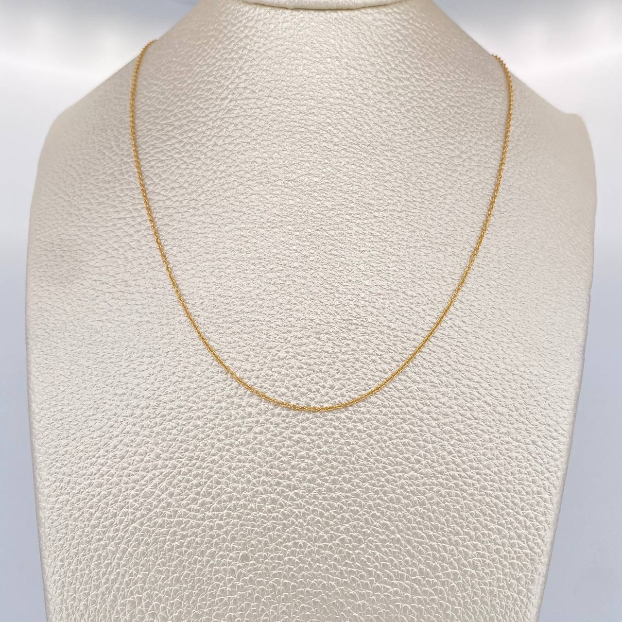 Cadena Aro Seguido 1.35gr / 45.5cm / 0.9mm Oro Amarillo +3 18K $