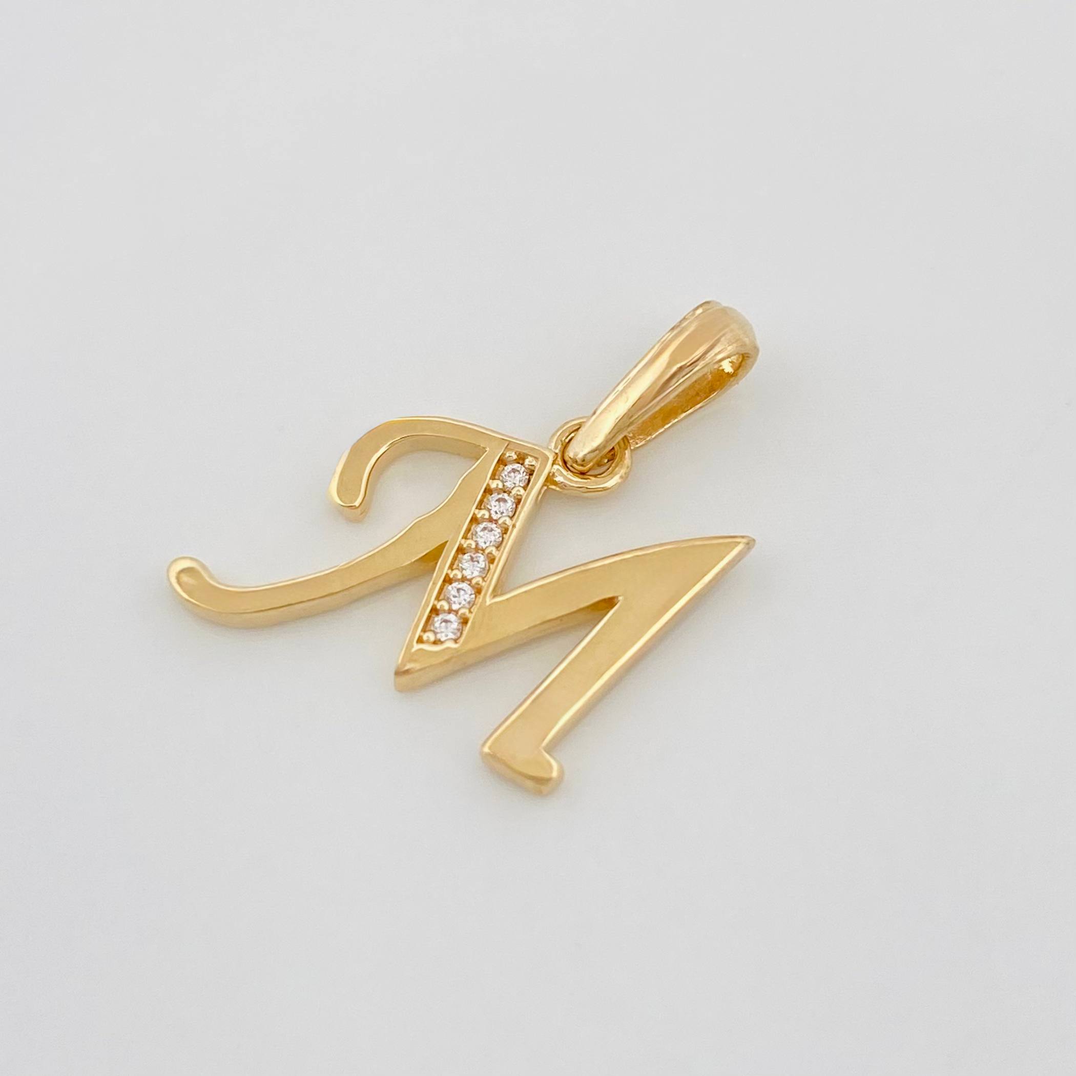 Dije Letra M 1.3 g / 2 cm Oro Amarillo 18K