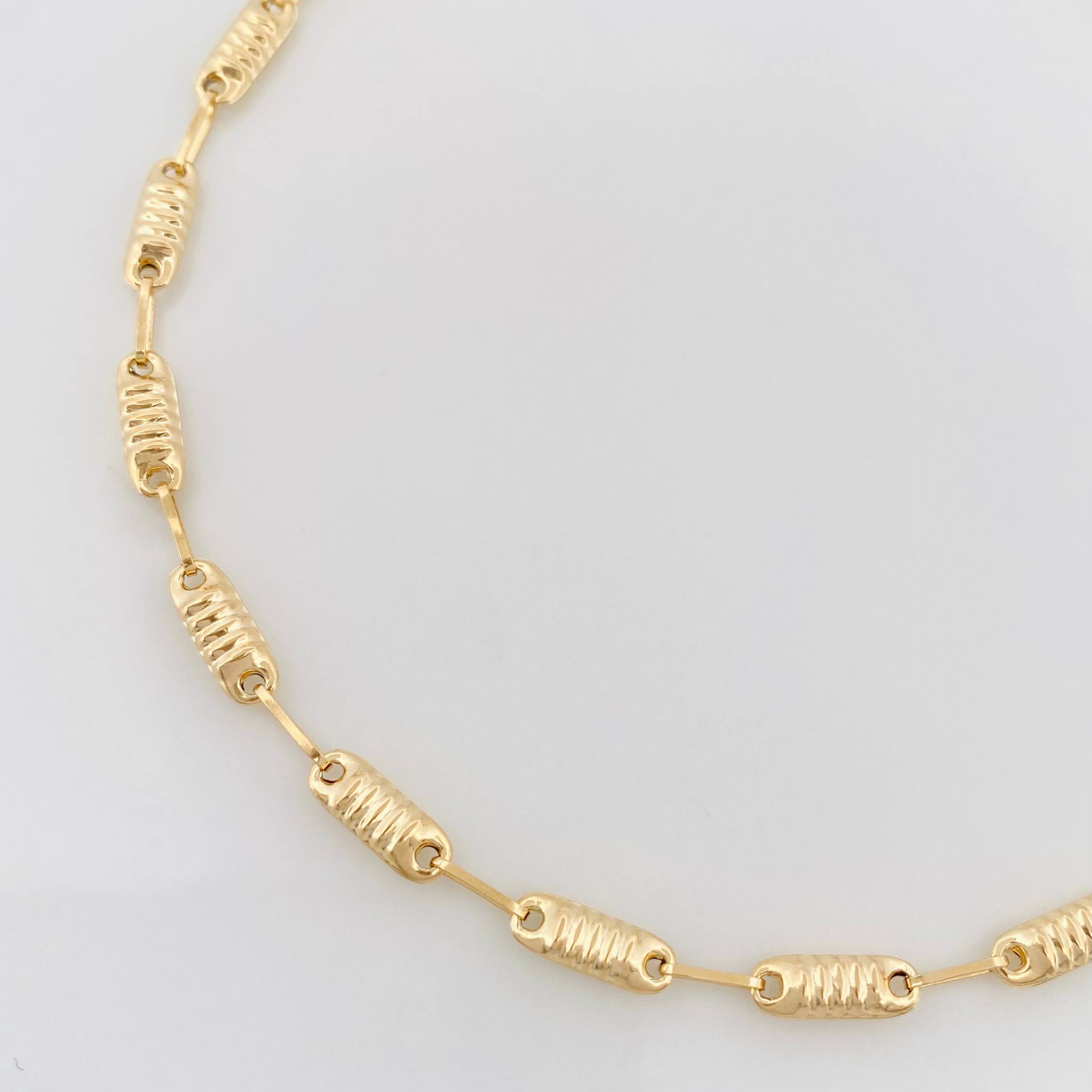 Pulso Rustico Tornillo 2.7 g / 21 cm / 3.7 mm Oro Amarillo 18K