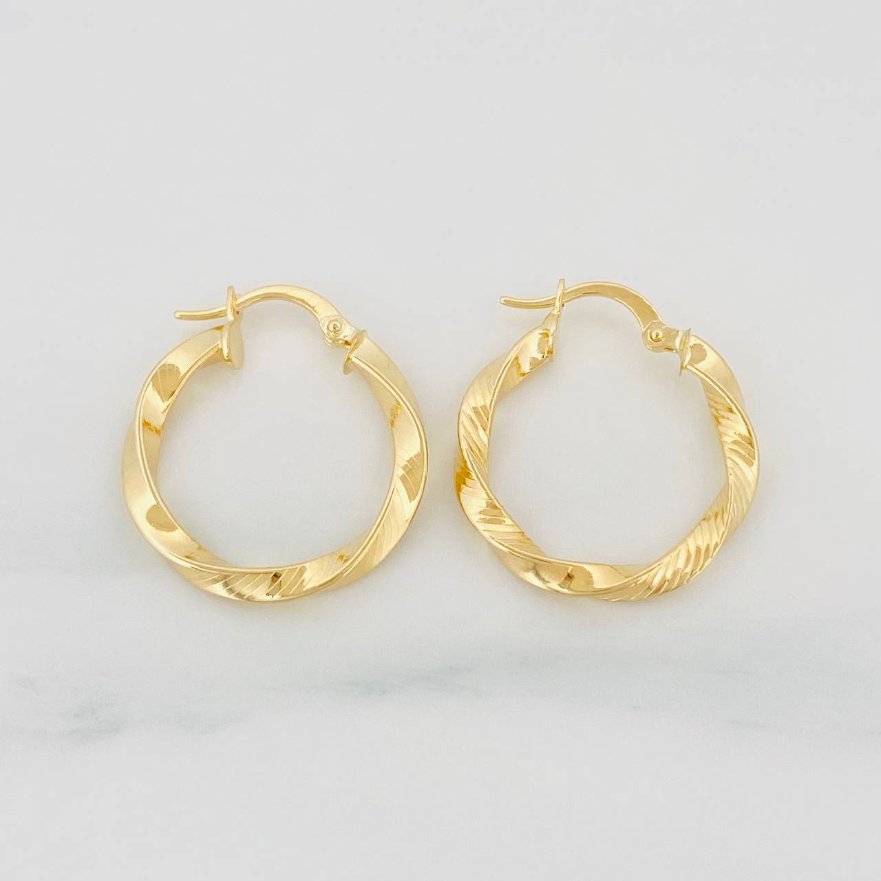 Candongas Kari Rayada 1.9g / 2.4cm Oro Amarillo 18K