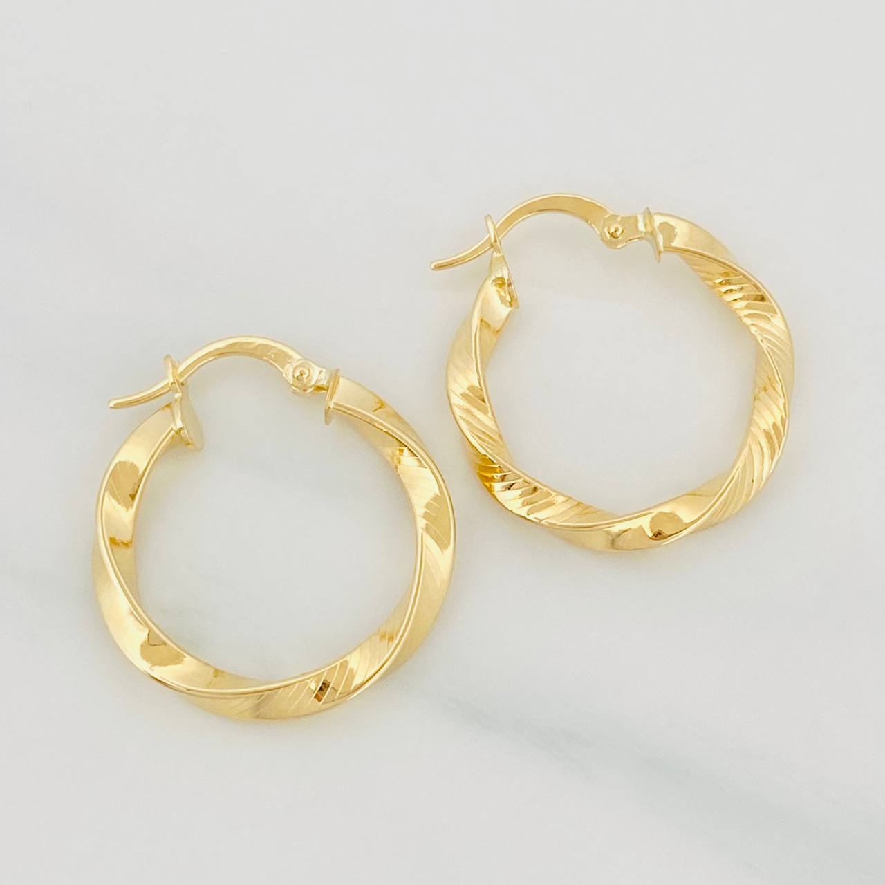 Candongas Kari Rayada 1.9g / 2.4cm Oro Amarillo 18K