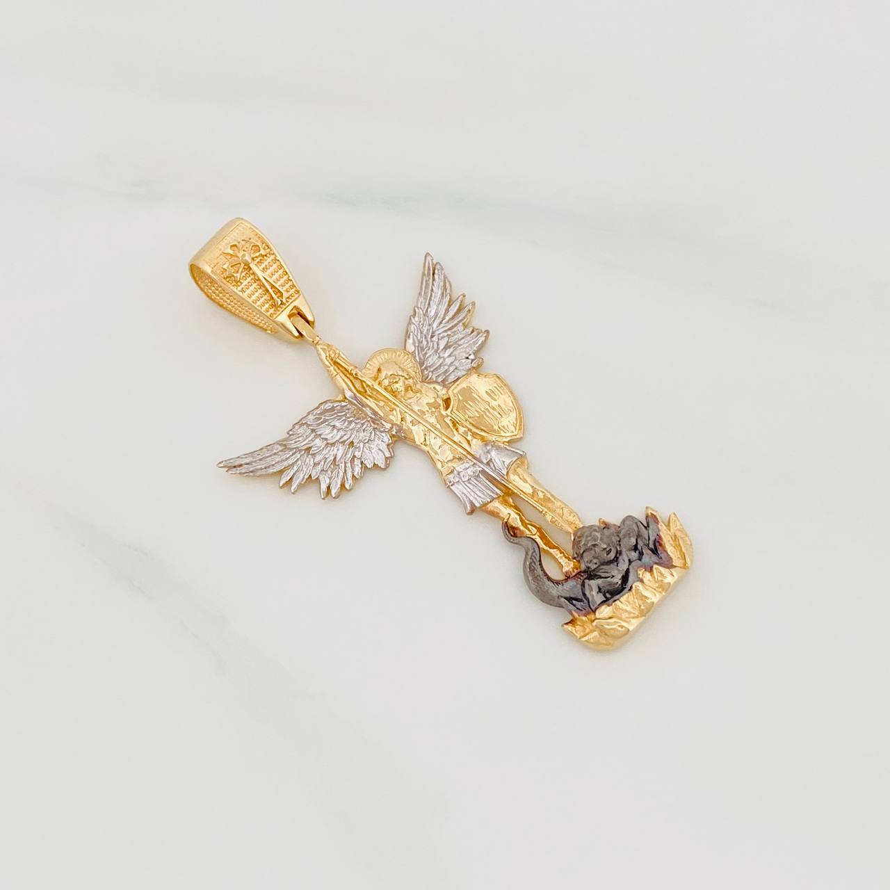 Dije San Miguel Arcangel 9.6g / 5.1cm Tres Oros 18K