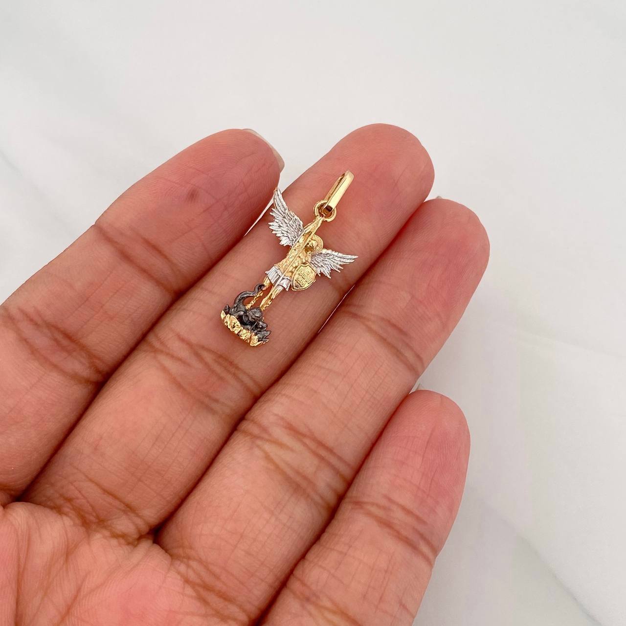 Dije San Miguel Arcangel 1.7g / 2.7cm Tres Oros 18K
