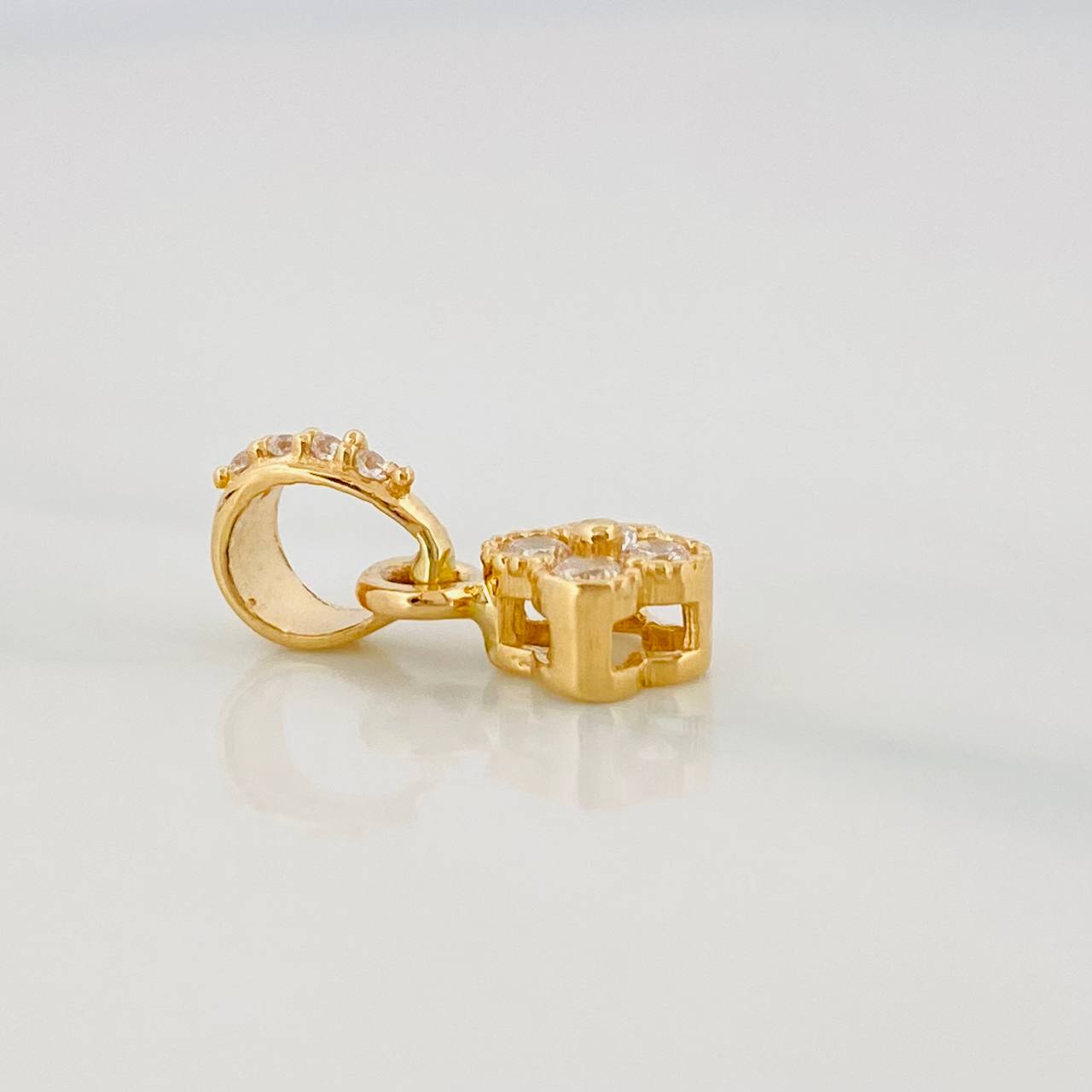 Dije Flor 0.75g / 1.3cm Oro Amarillo 18K
