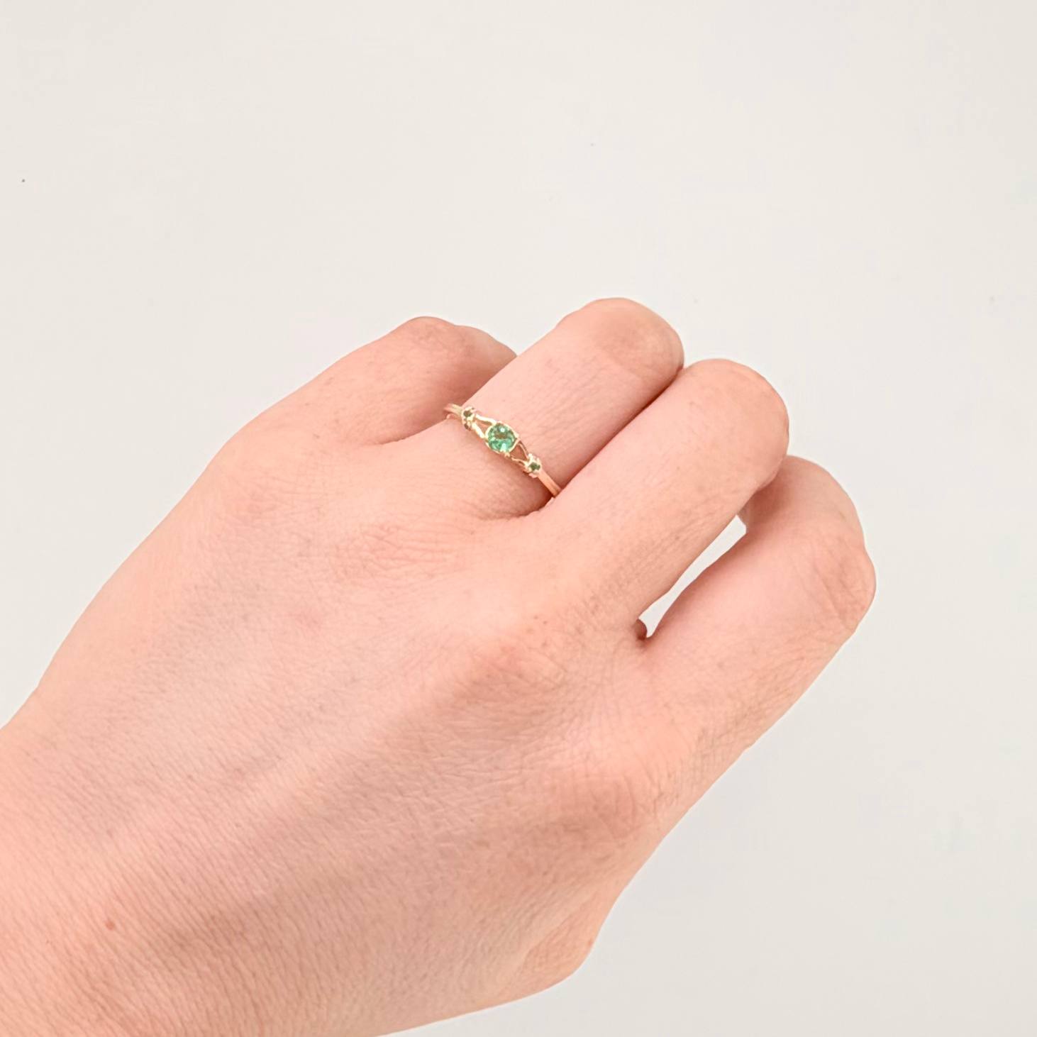 Anillo Vertices Ampliadas Esmeraldas 29pts 2gr / T7 / Oro Amarillo 18K *