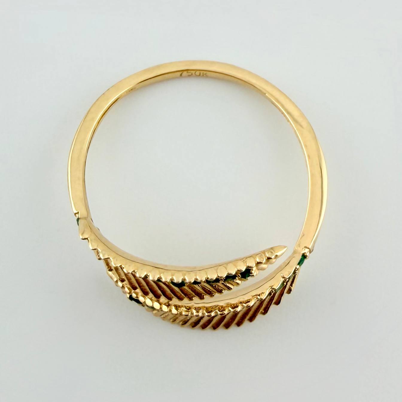 Anillo Abrazo Laurel Esmeraldas 38pts 1.95gr / T5 3/4 / Oro Amarillo 18K *