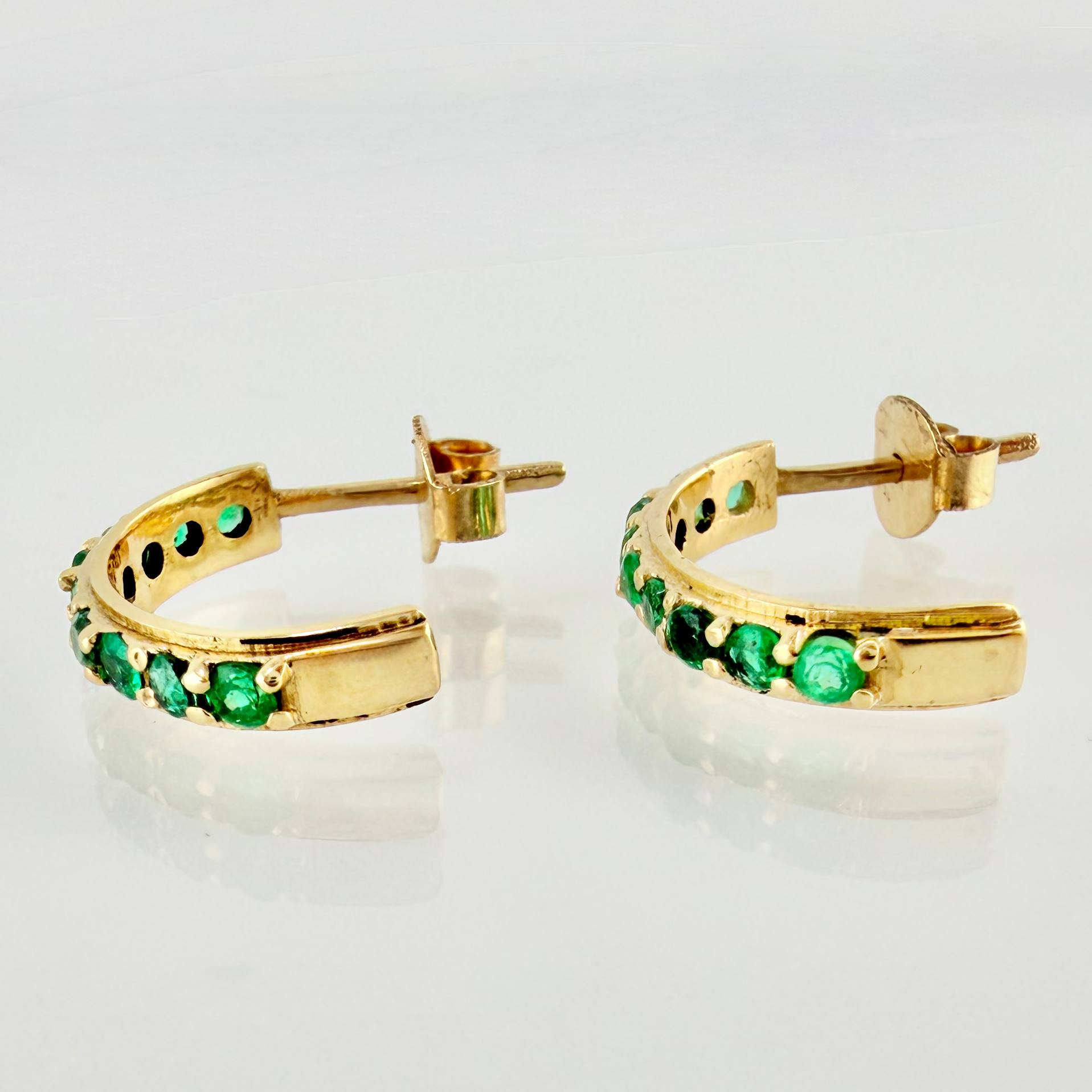 Topos Media Luna Esmeraldas 70pts 2.35gr / 1.6cm / Oro Amarillo 18K *