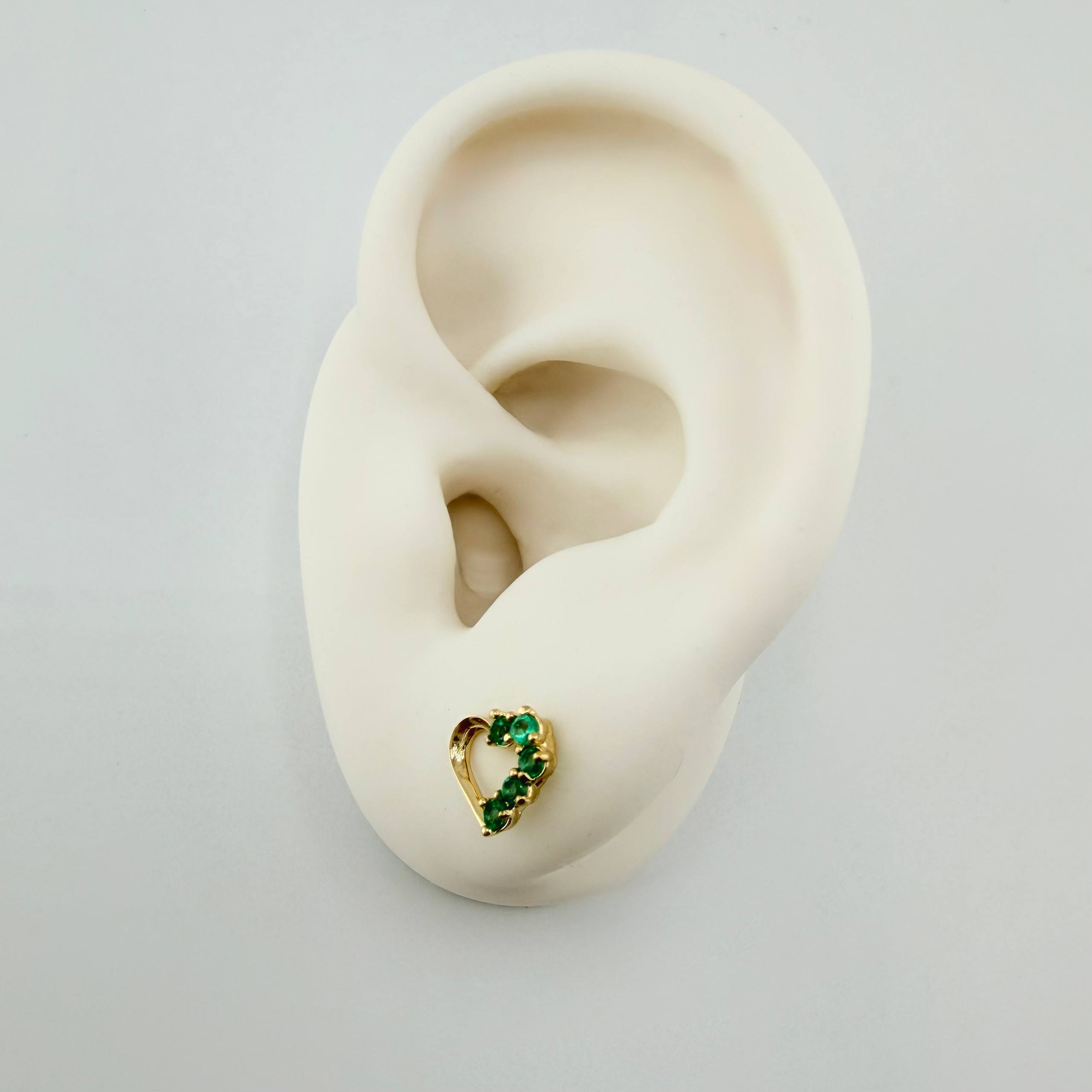 Topos Corazon Parcial Esmeraldas 21pts 1.6gr / 7.4mm Oro Amarillo 18K *