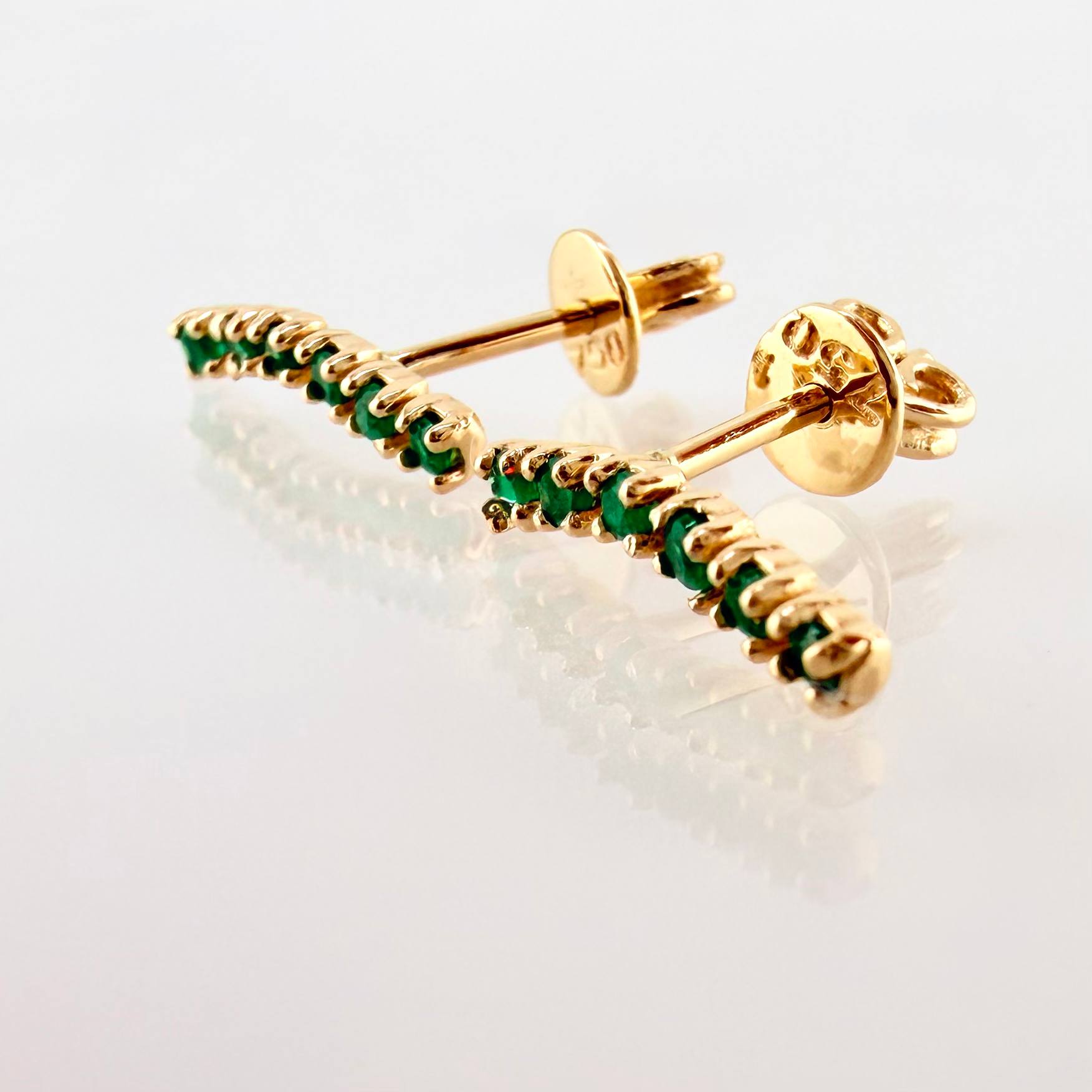Topos Estella Curva Esmeraldas 19pts 1.4gr / 1.4cm / Oro Amarillo 18K *