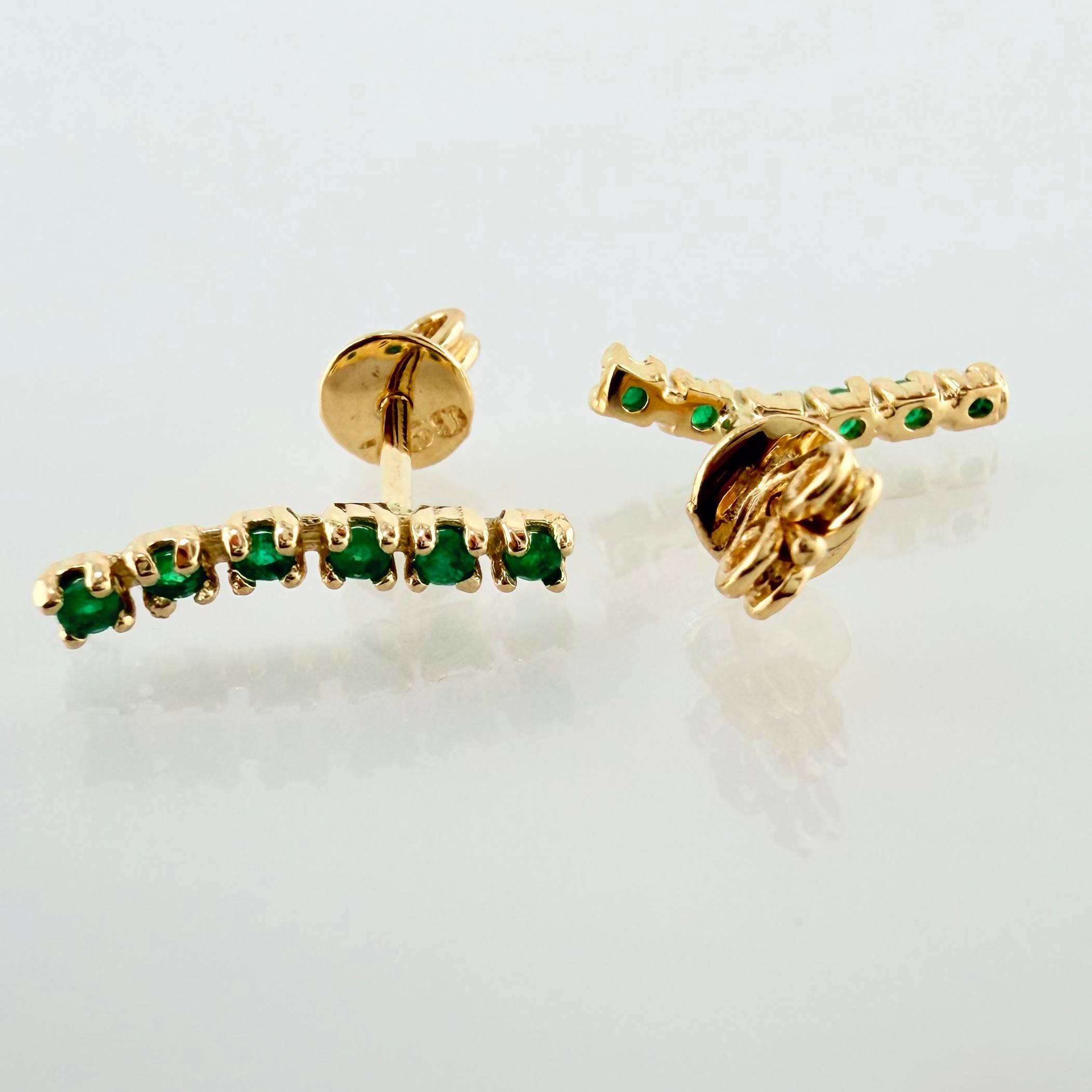 Topos Estella Curva Esmeraldas 19pts 1.4gr / 1.4cm / Oro Amarillo 18K *