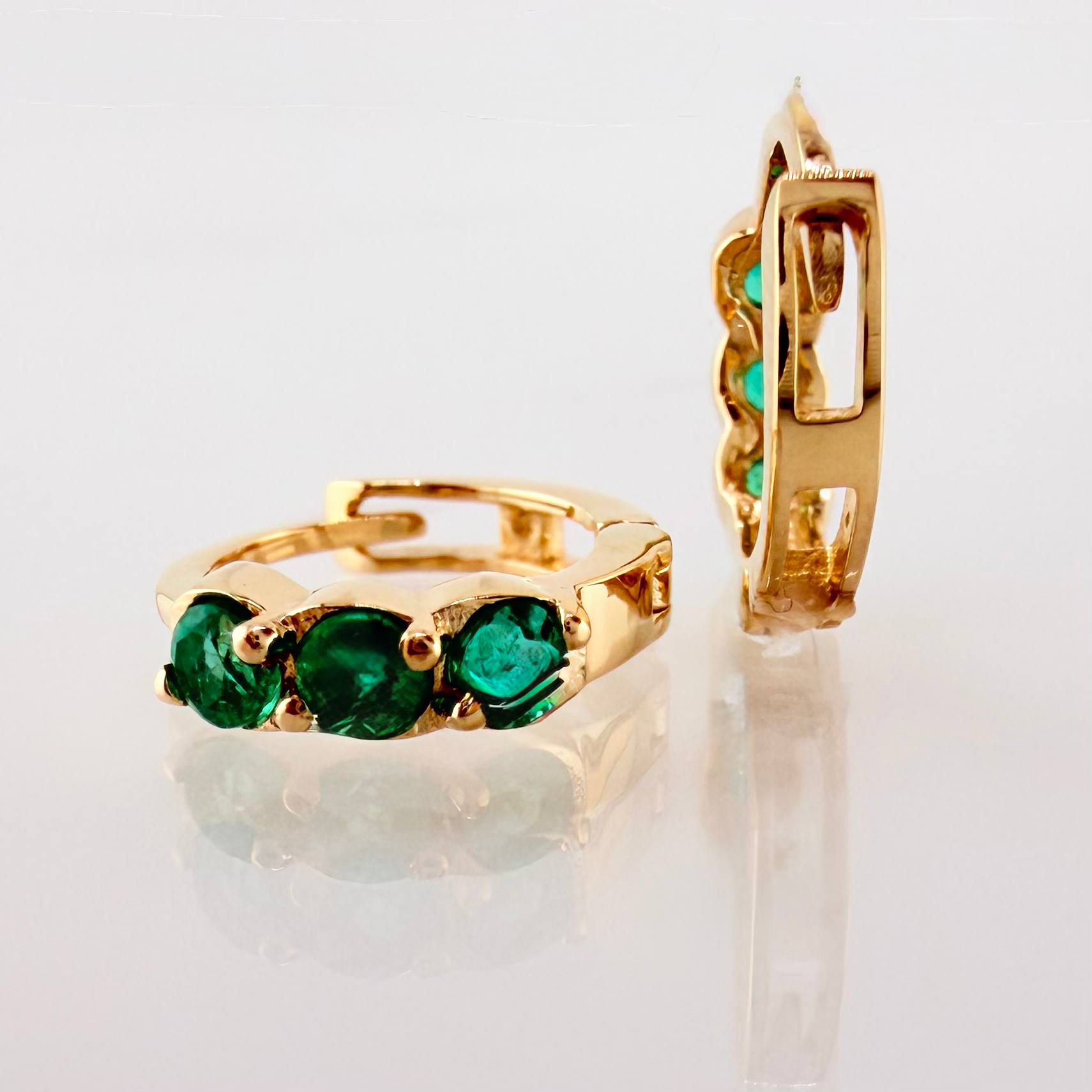 Candongas Trio Abultado Esmeraldas 31pts 1.65gr / 1.3cm / Oro Amarillo 18K *