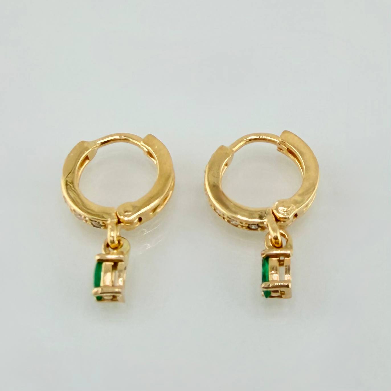 Candongas Rectangulos Colgantes Esmeraldas 30pts Diamantes 18pts 2.5gr / 1.9cm / Oro Amarillo 18K *