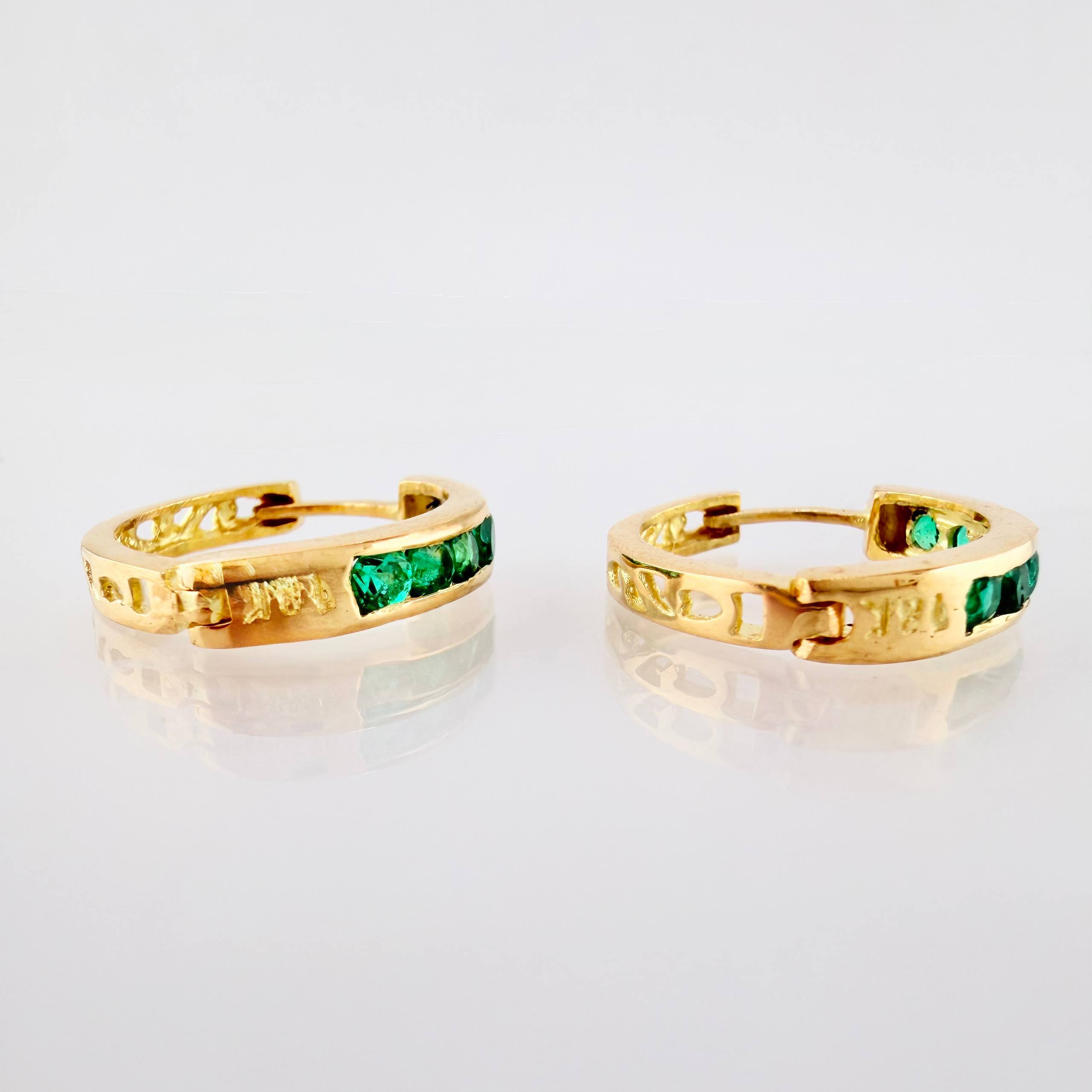 Candongas Carril Encerrado Esmeraldas 1.2 Qts 3.8gr / 1.8cm / Oro Amarillo 18K *